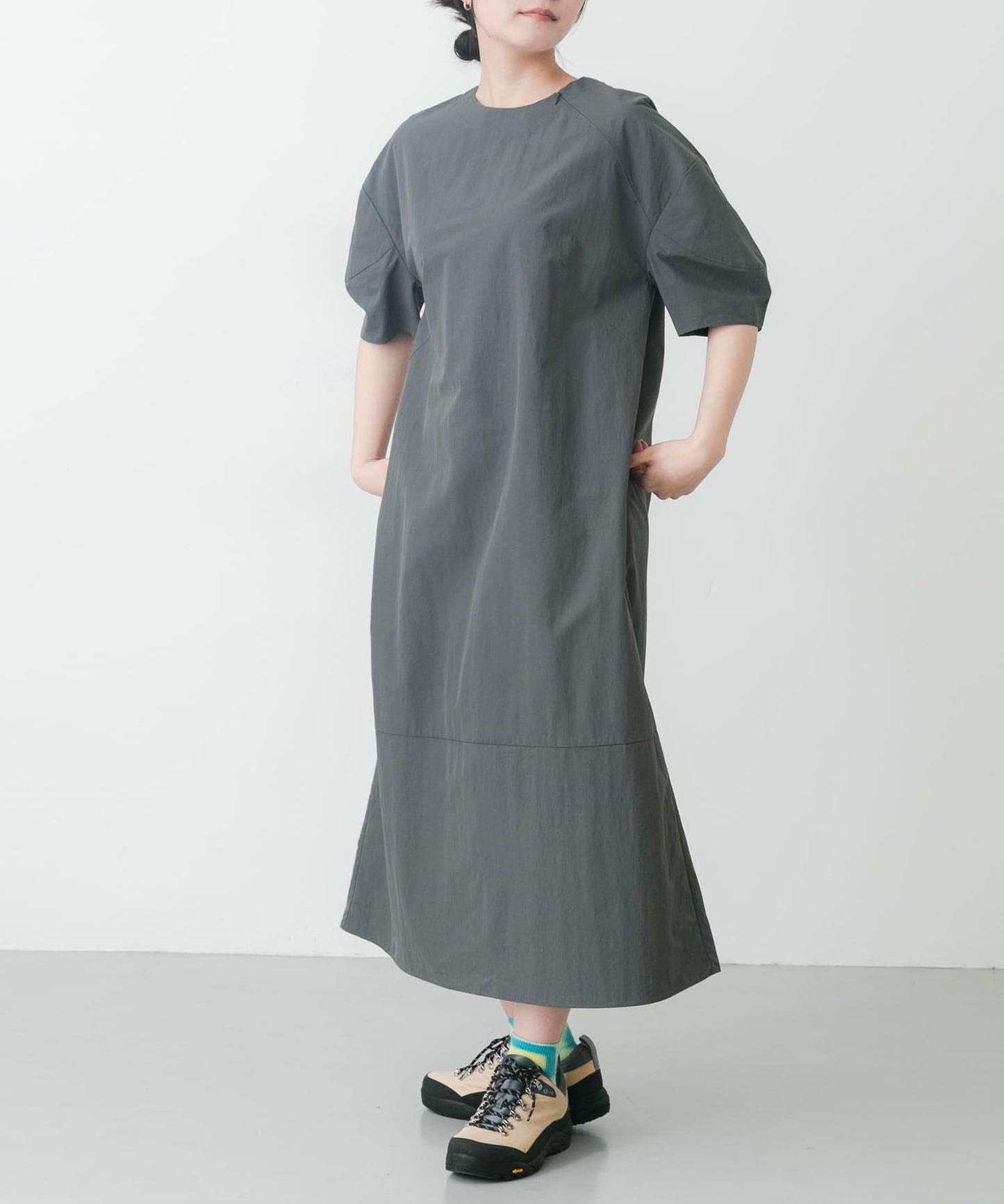 UR TECH 尼龍塔夫綢連衣裙