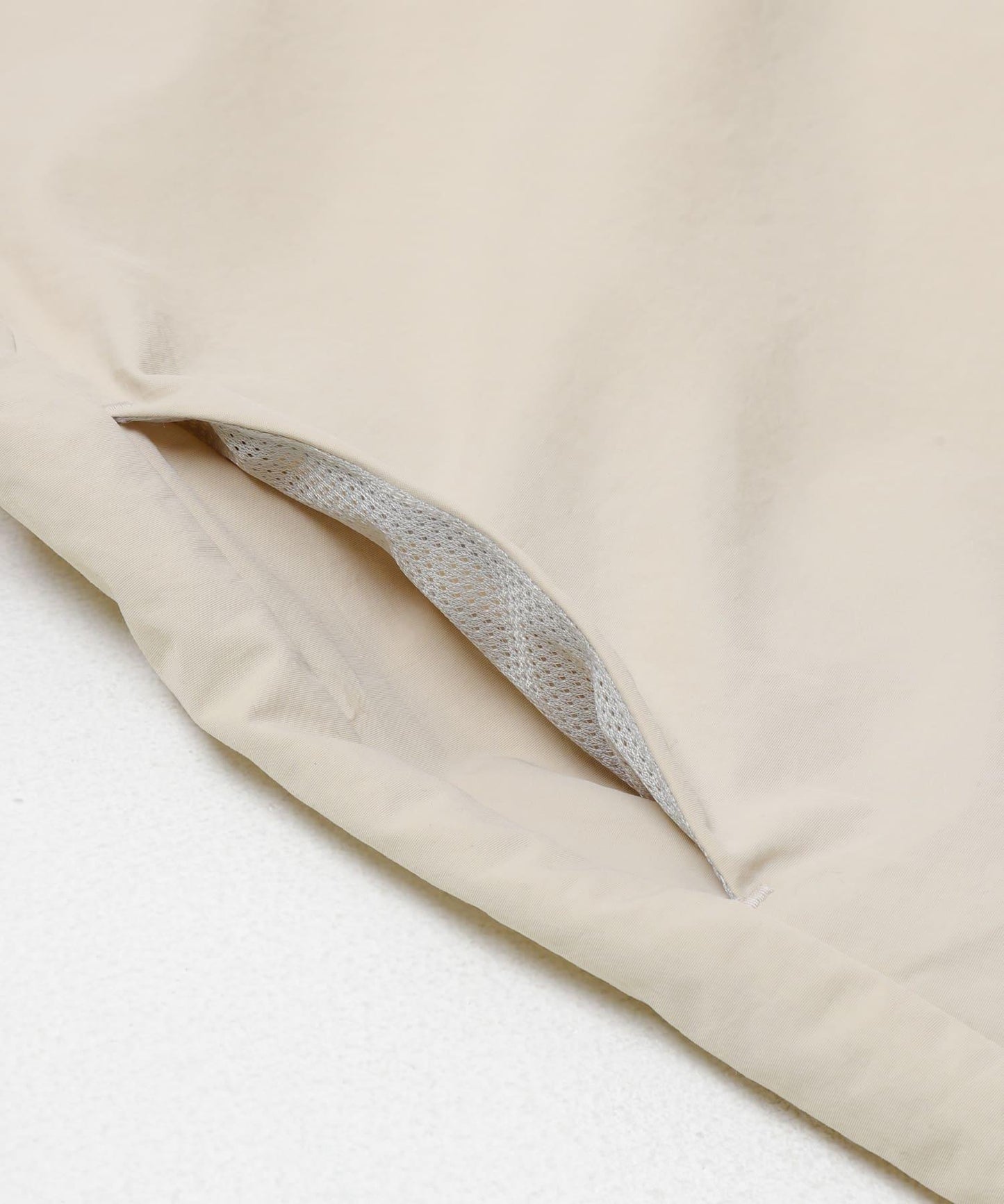 UR TECH 尼龍塔夫綢連衣裙