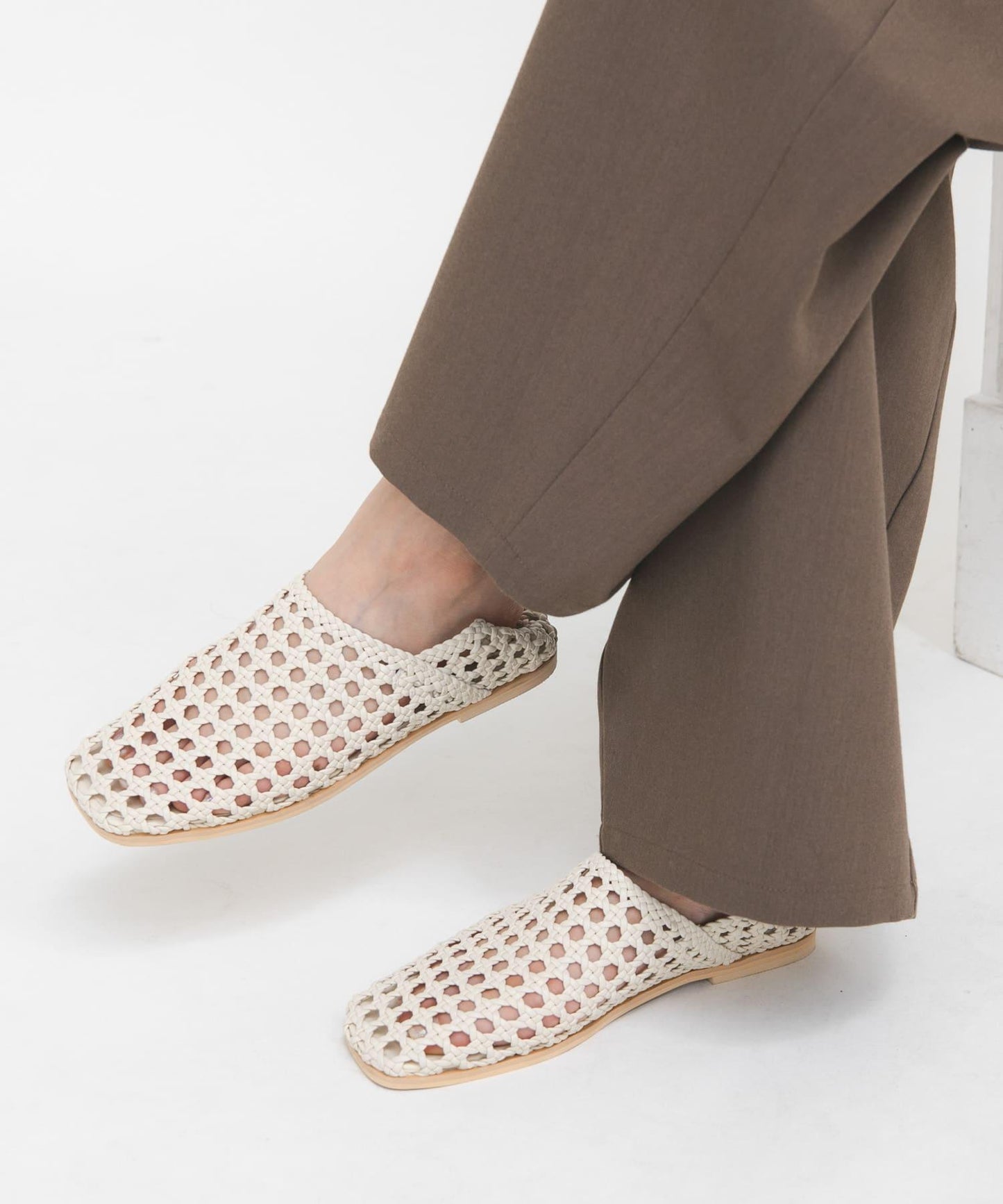 方頭網眼休閒鞋