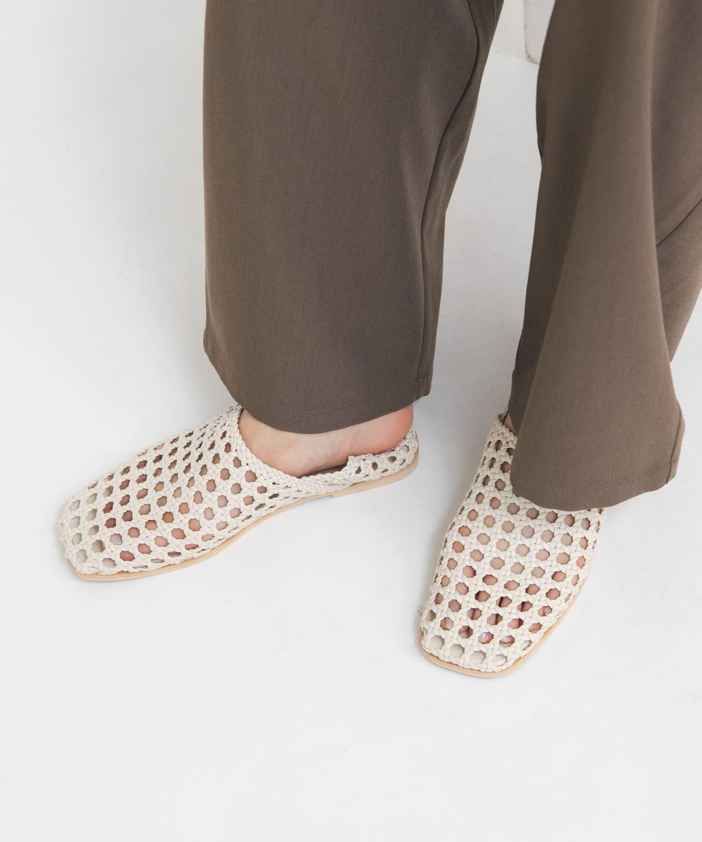 方頭網眼休閒鞋