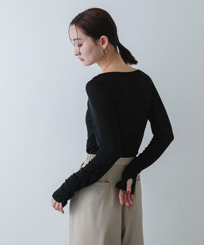 U領 織標設計 透紗上衣