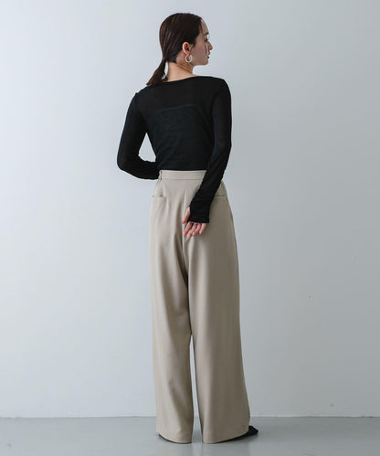 U領 織標設計 透紗上衣