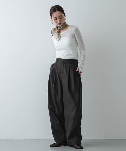 U領 織標設計 透紗上衣