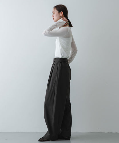 U領 織標設計 透紗上衣