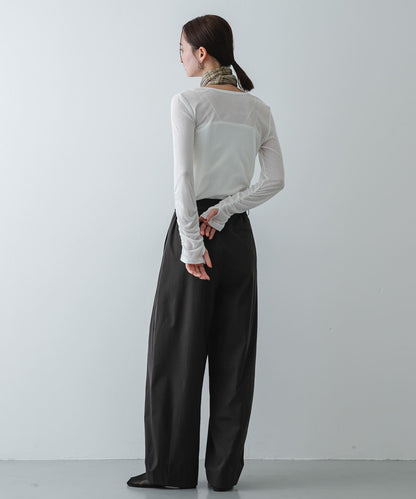 U領 織標設計 透紗上衣