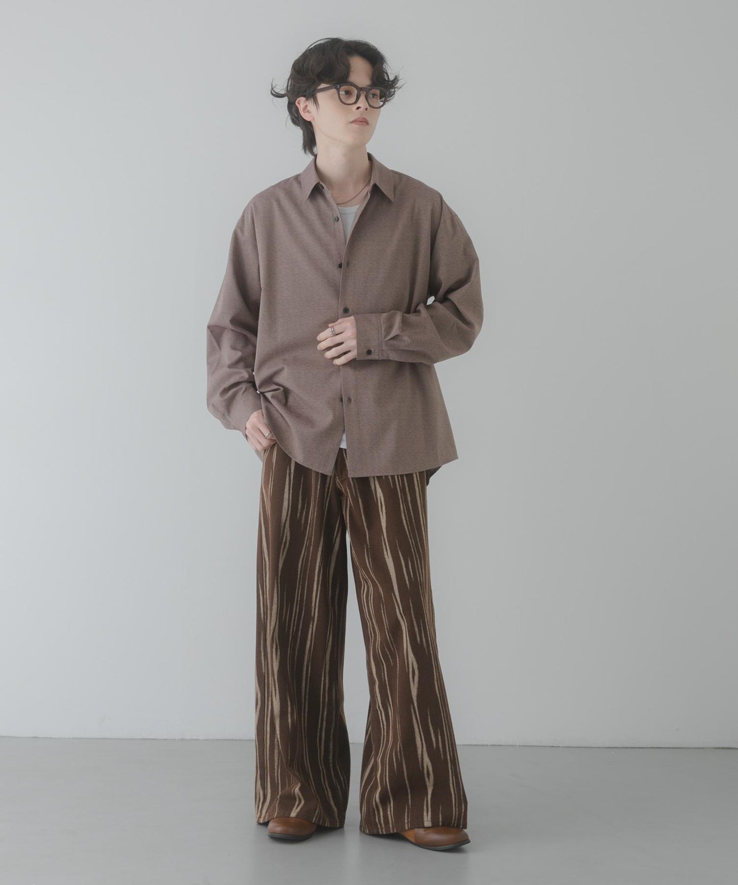 彩色粗節紋 標準領設計 襯衫