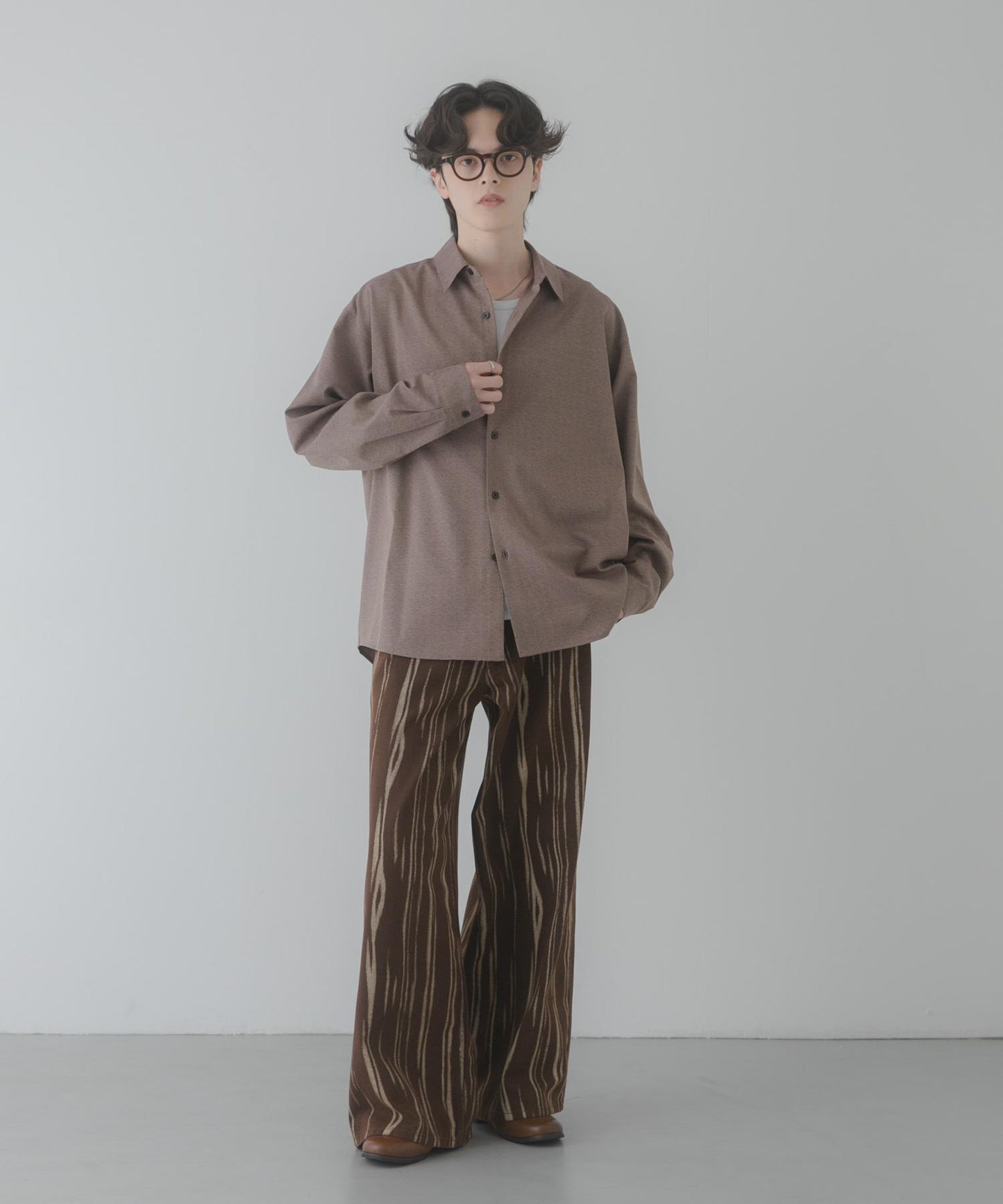 彩色粗節紋 標準領設計 襯衫