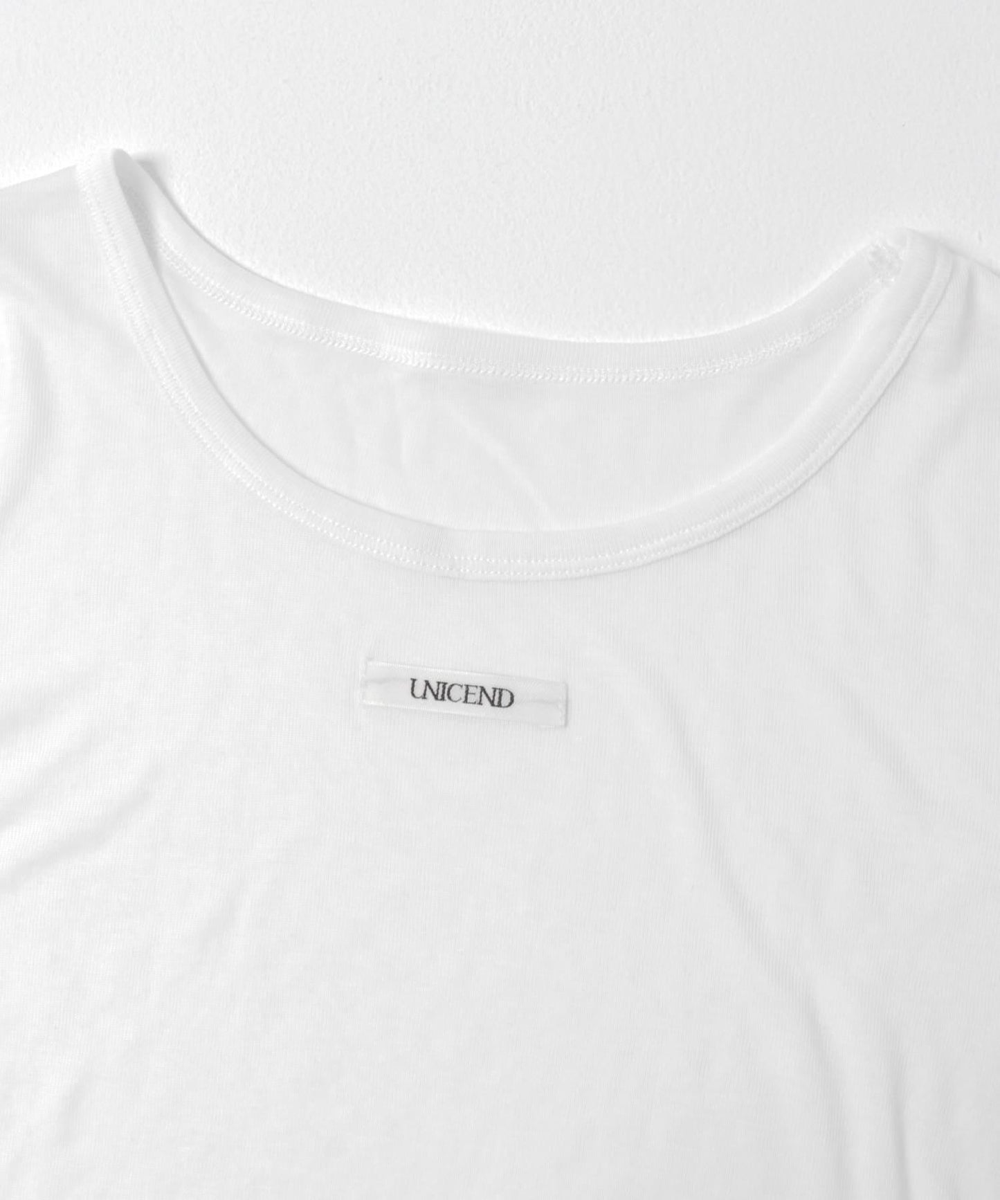 U領 織標設計 透紗上衣