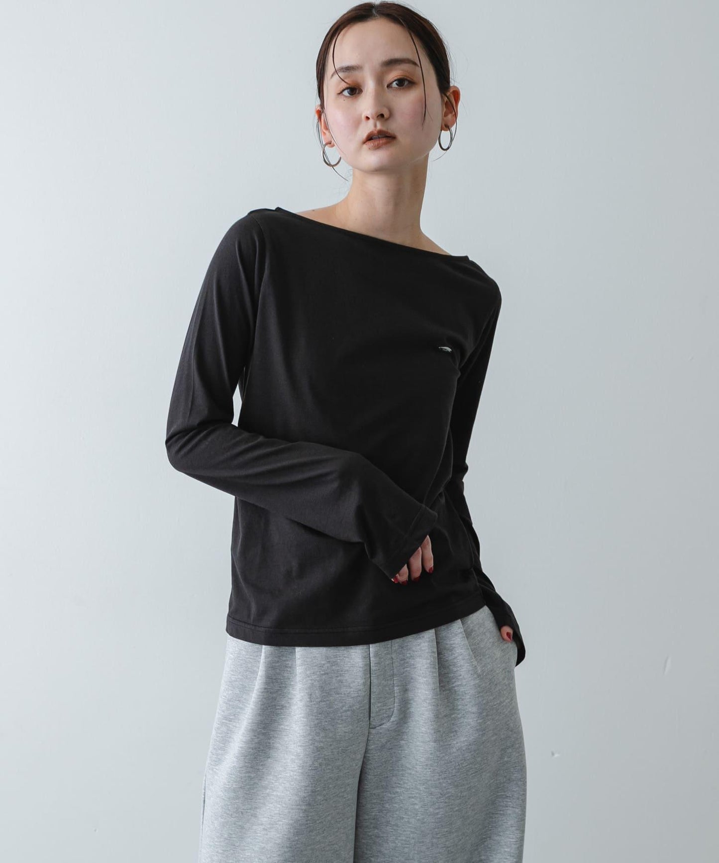 直筒版型 船領 透膚面料 T恤