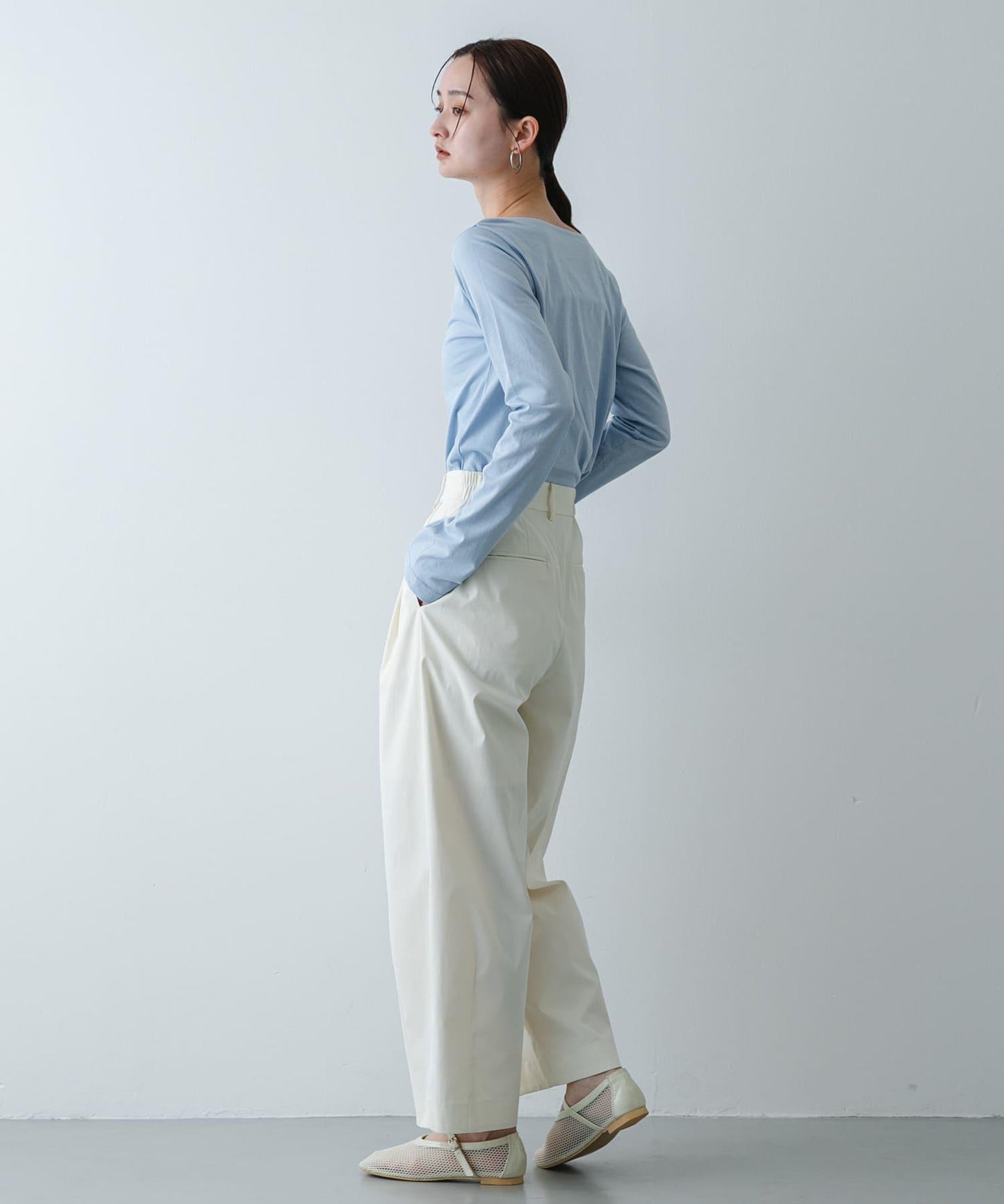 直筒版型 船領 透膚面料 T恤