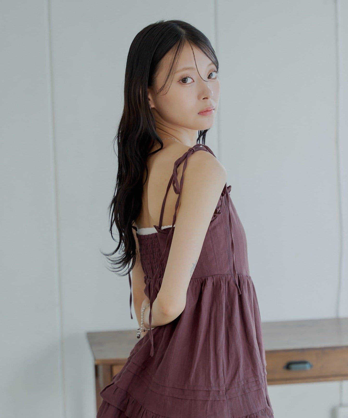 Chico 肩部蝴蝶結 棉質蕾絲荷葉邊 吊帶迷你連衣裙