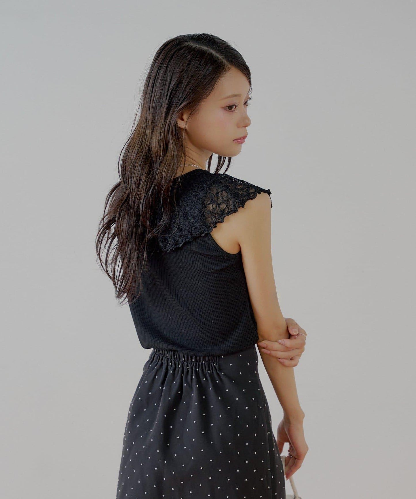 Chico 蕾絲設計 落肩無袖 羅紋T恤