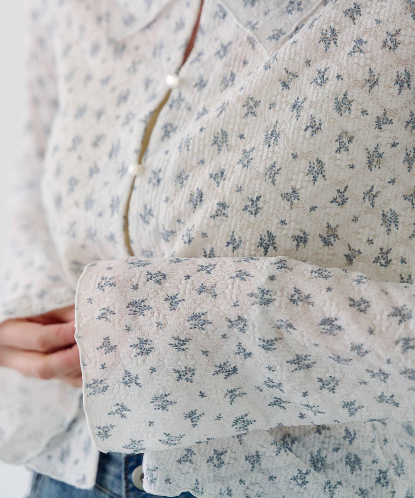 蕾絲花卉領口針織開衫