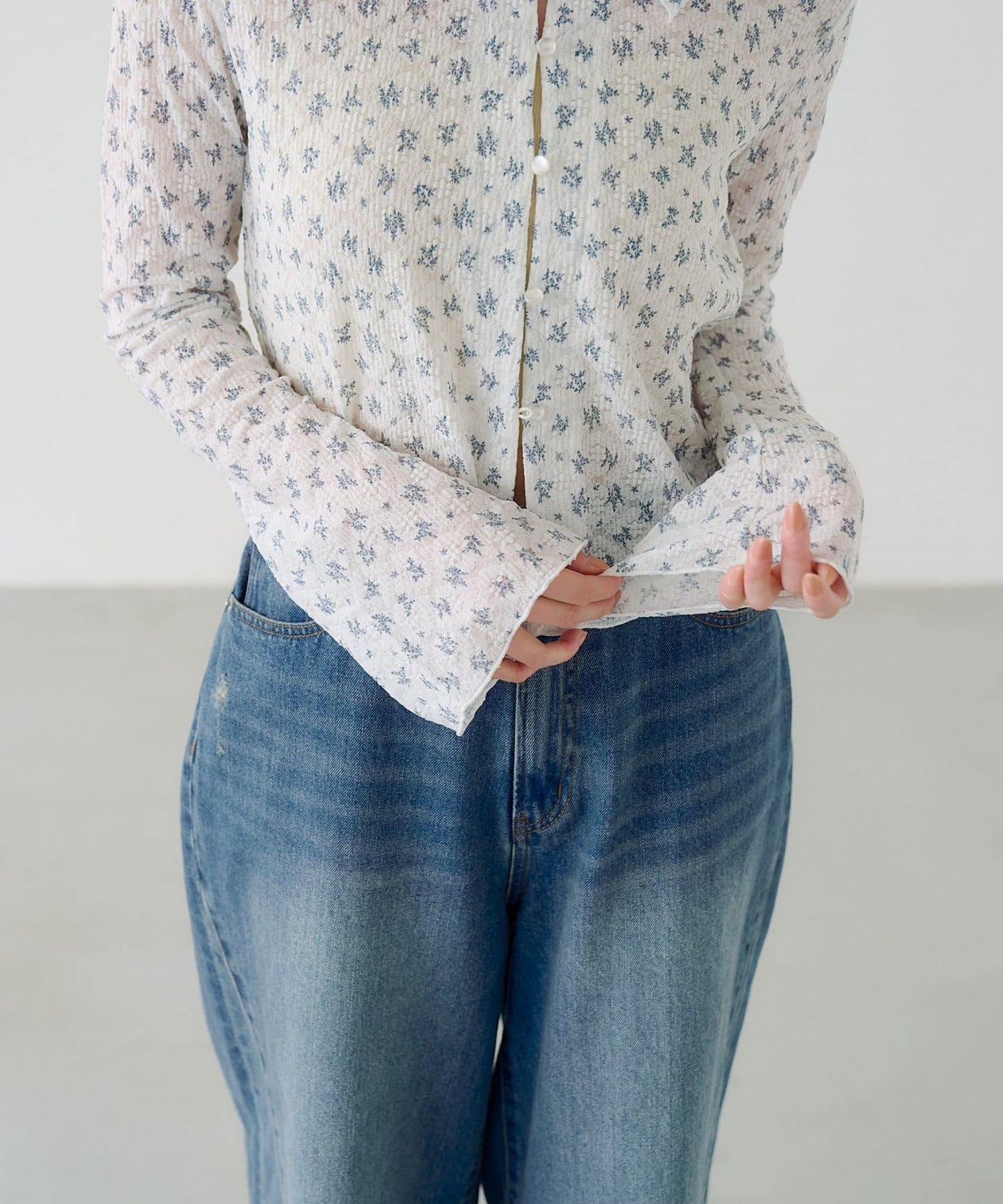 蕾絲花卉領口針織開衫