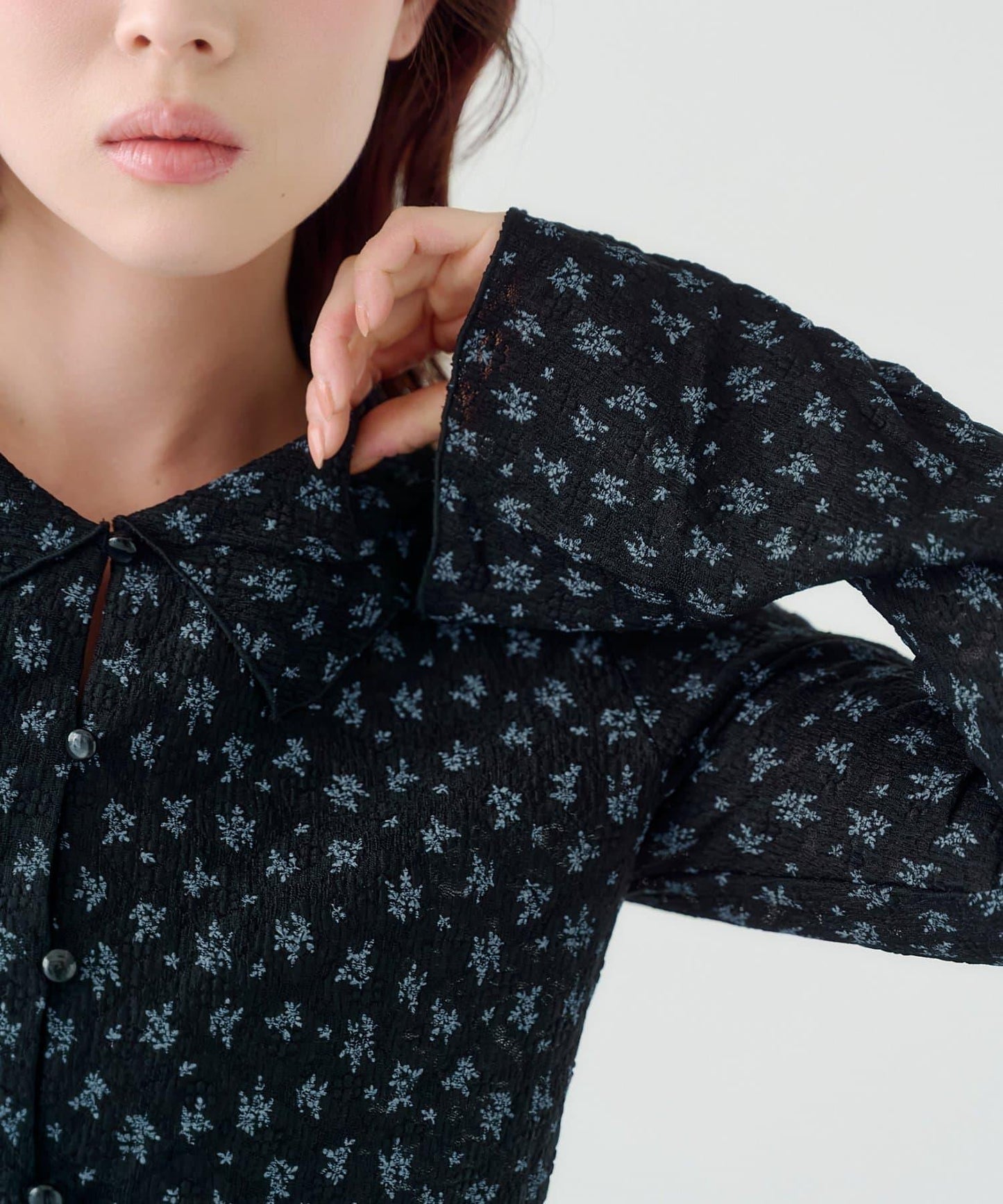 蕾絲花卉領口針織開衫