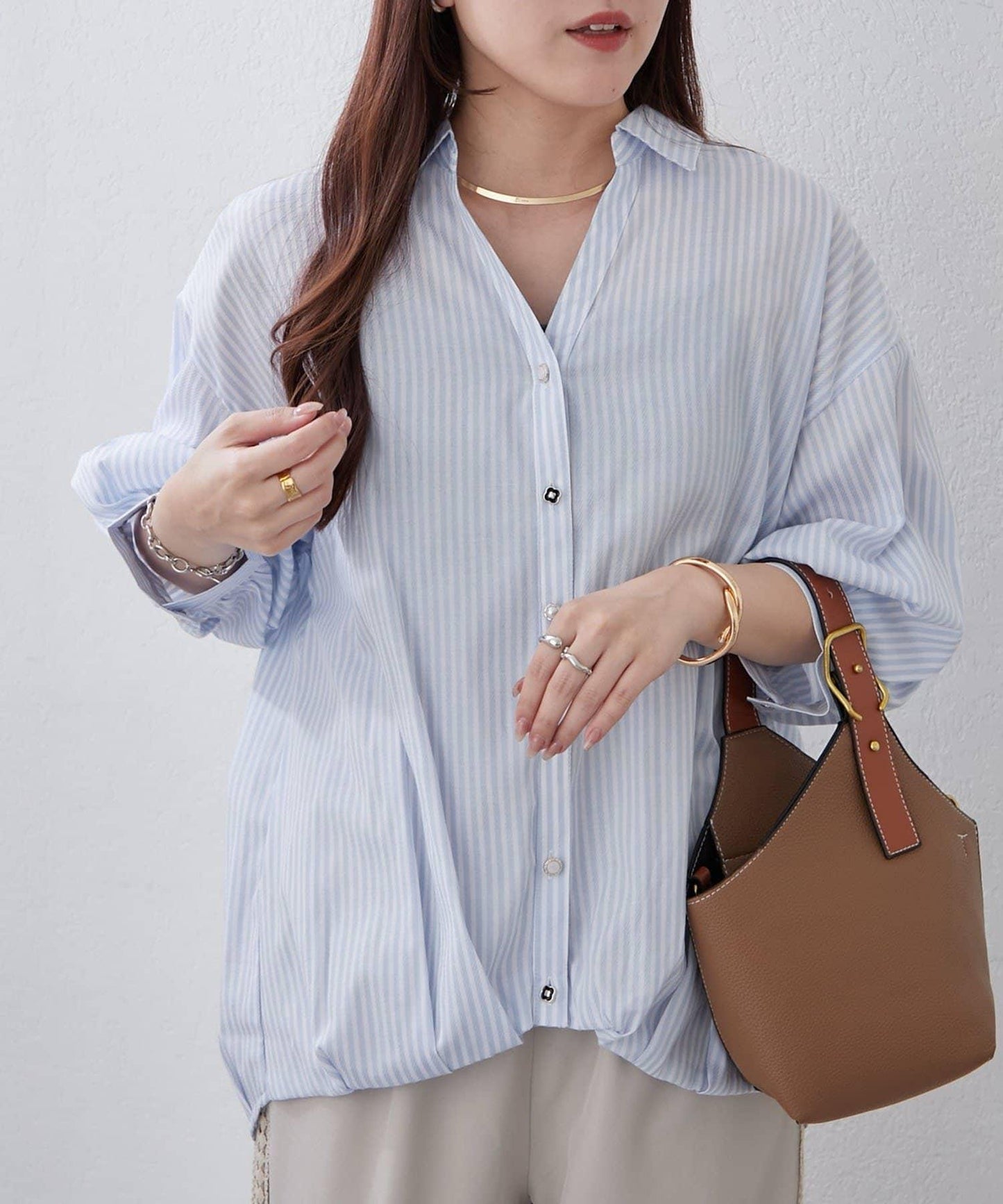 多種紐扣竹筍褶女襯衫