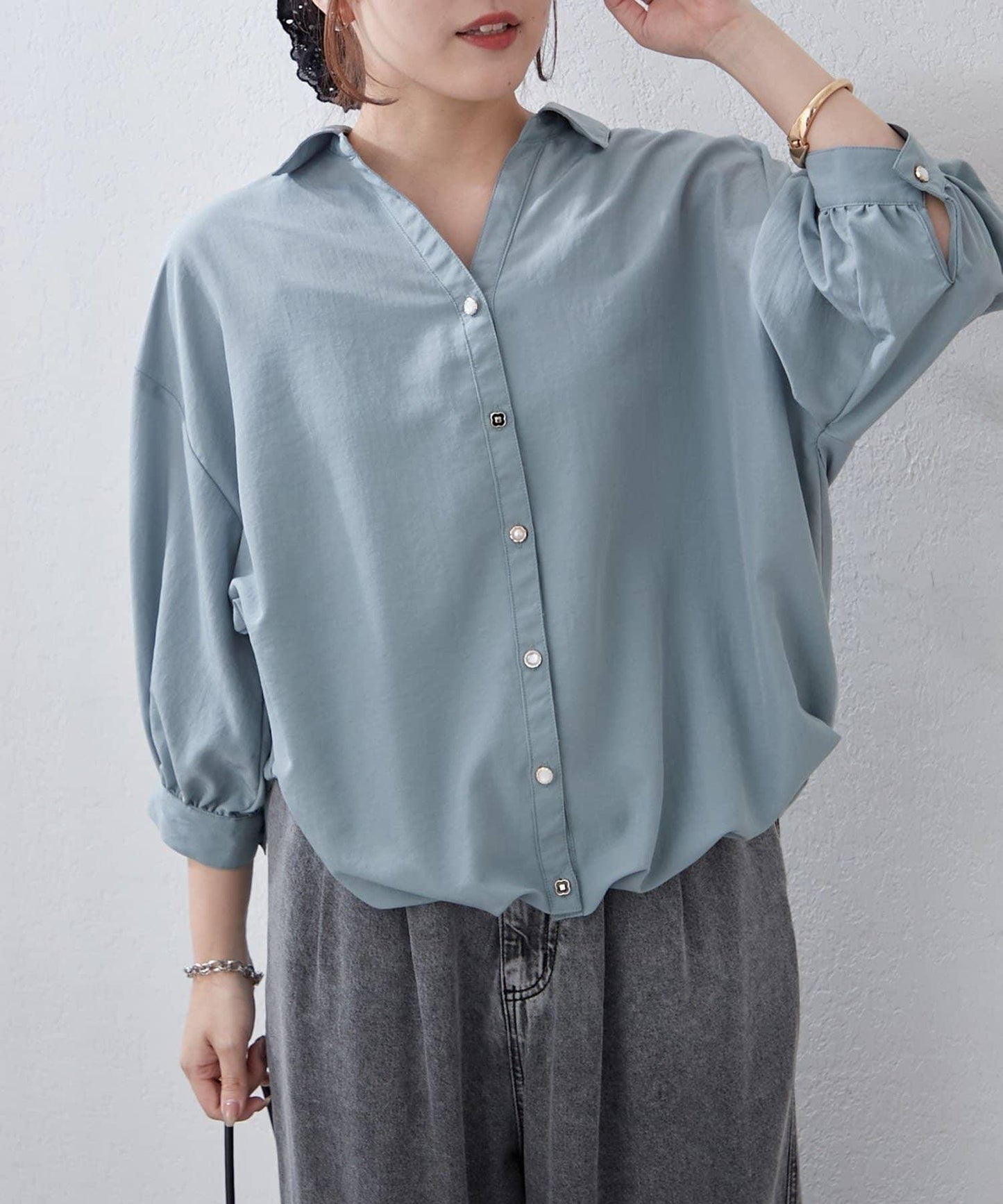 多種紐扣竹筍褶女襯衫