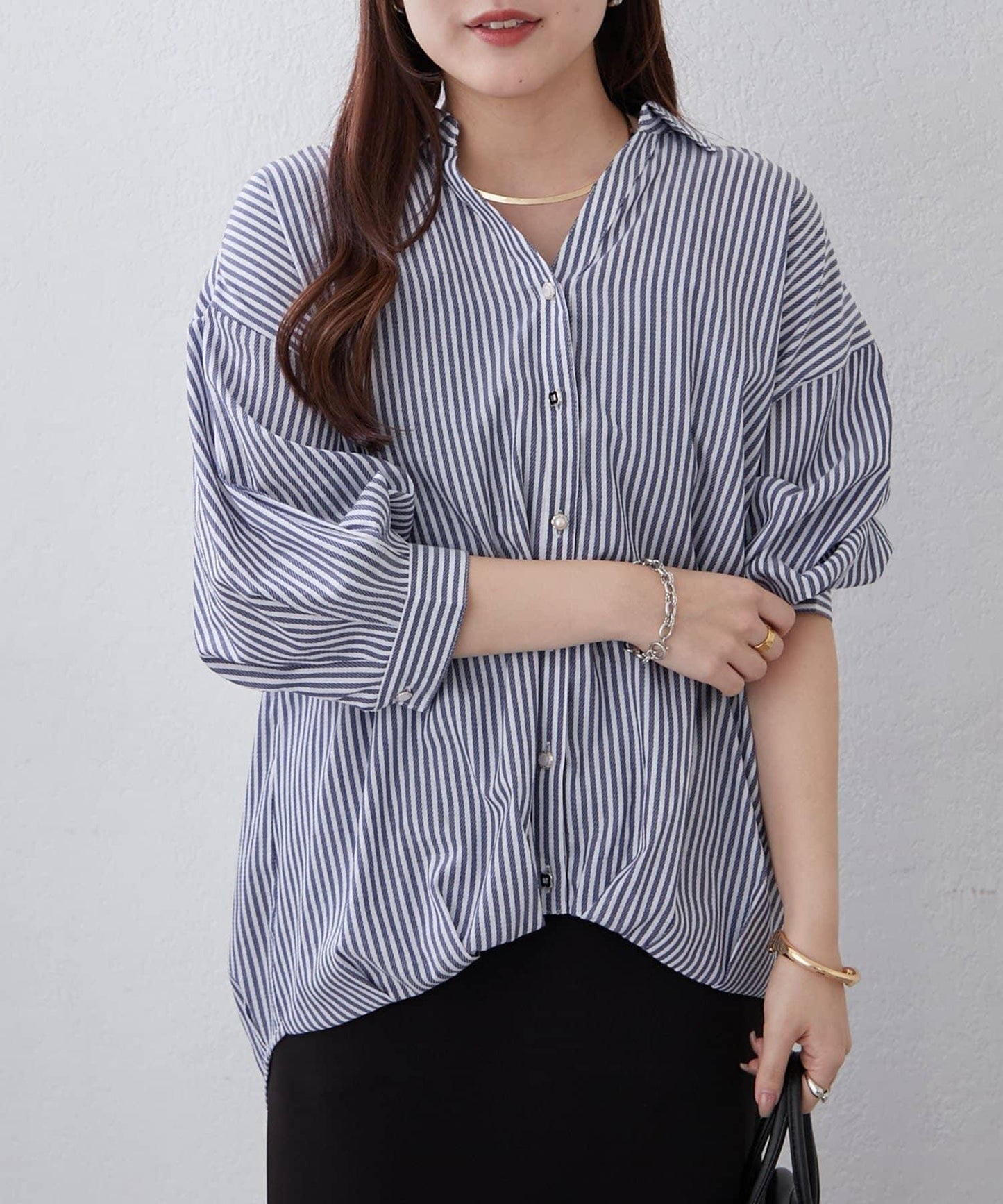多種紐扣竹筍褶女襯衫