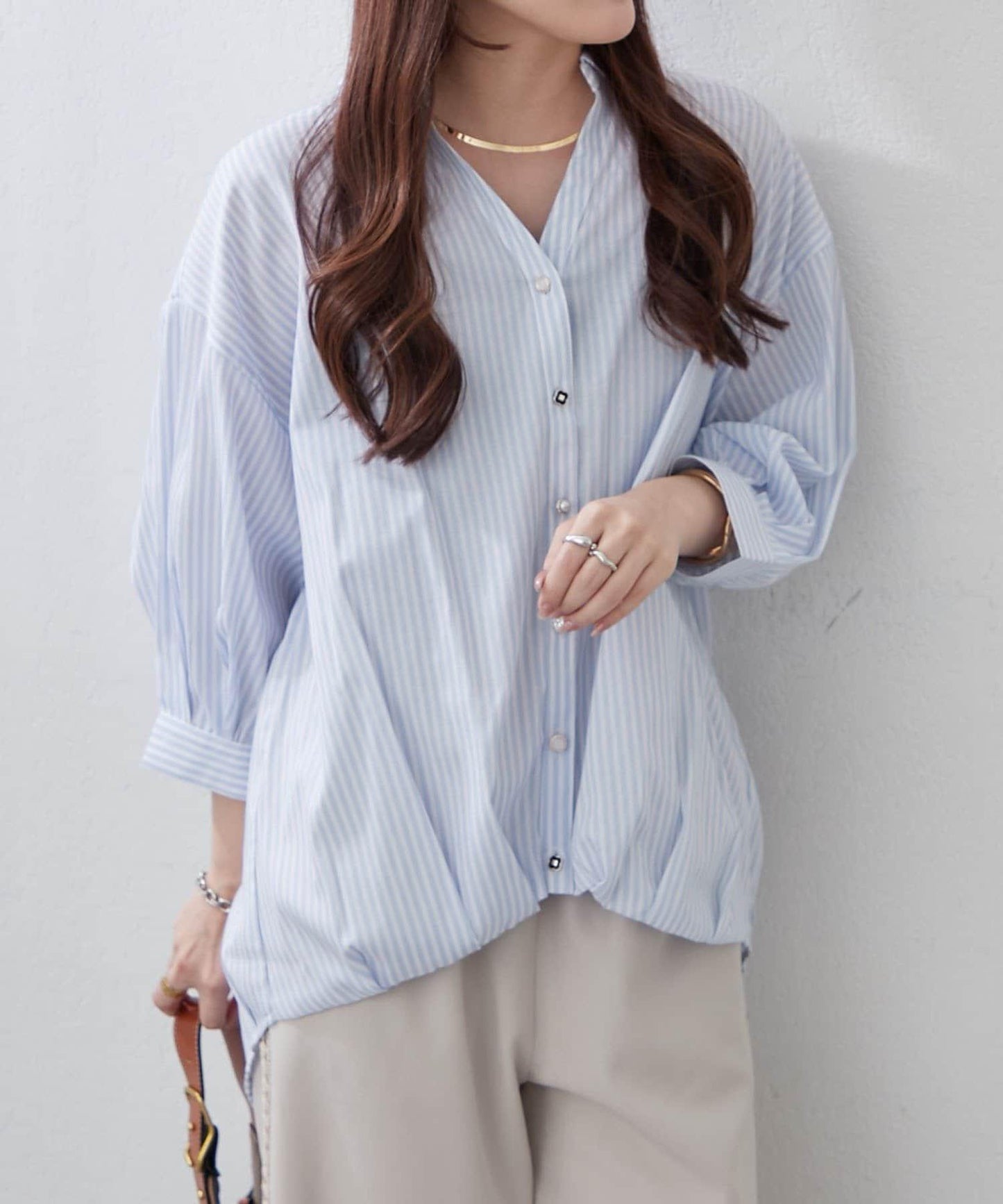 多種紐扣竹筍褶女襯衫