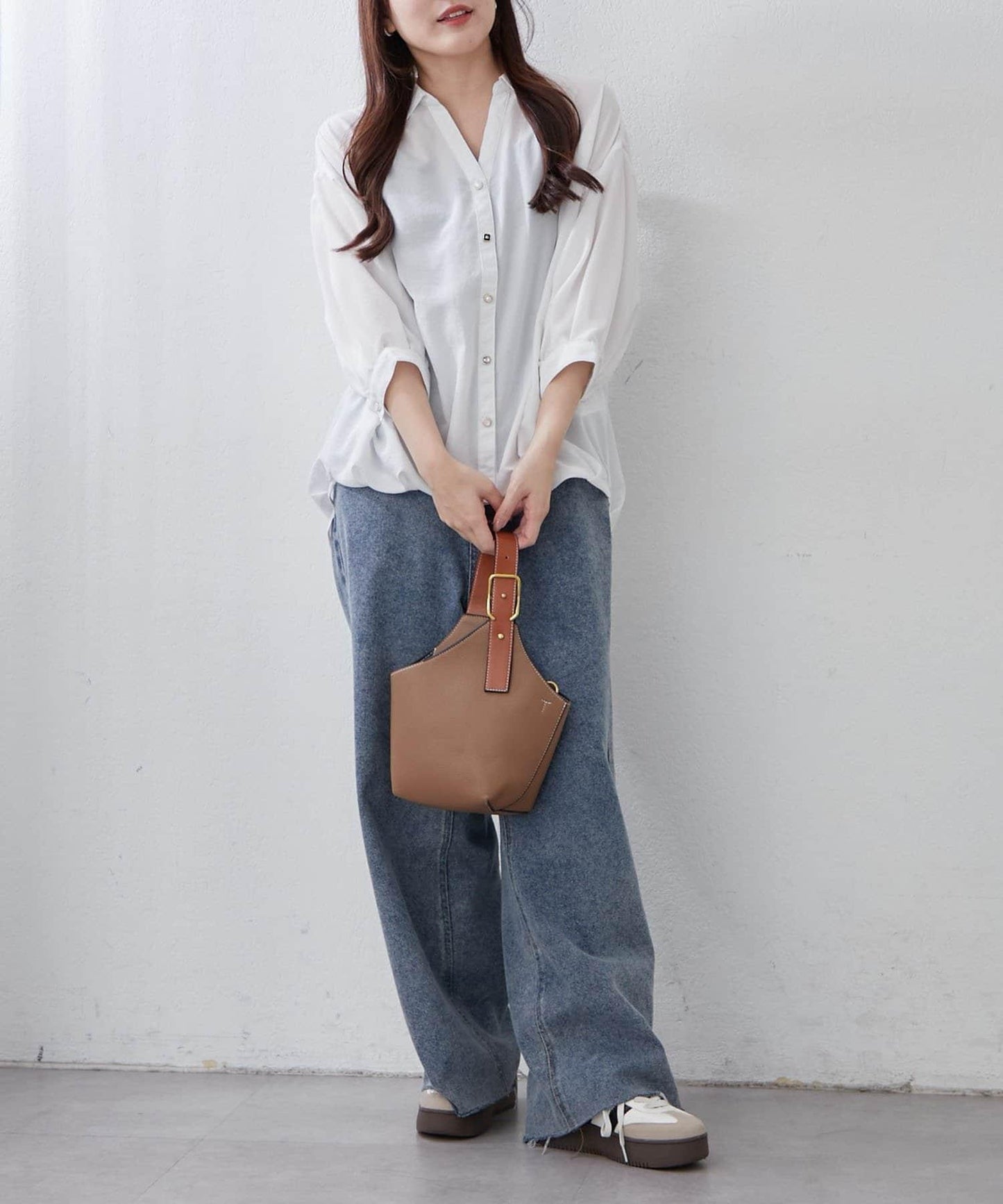 多種紐扣竹筍褶女襯衫