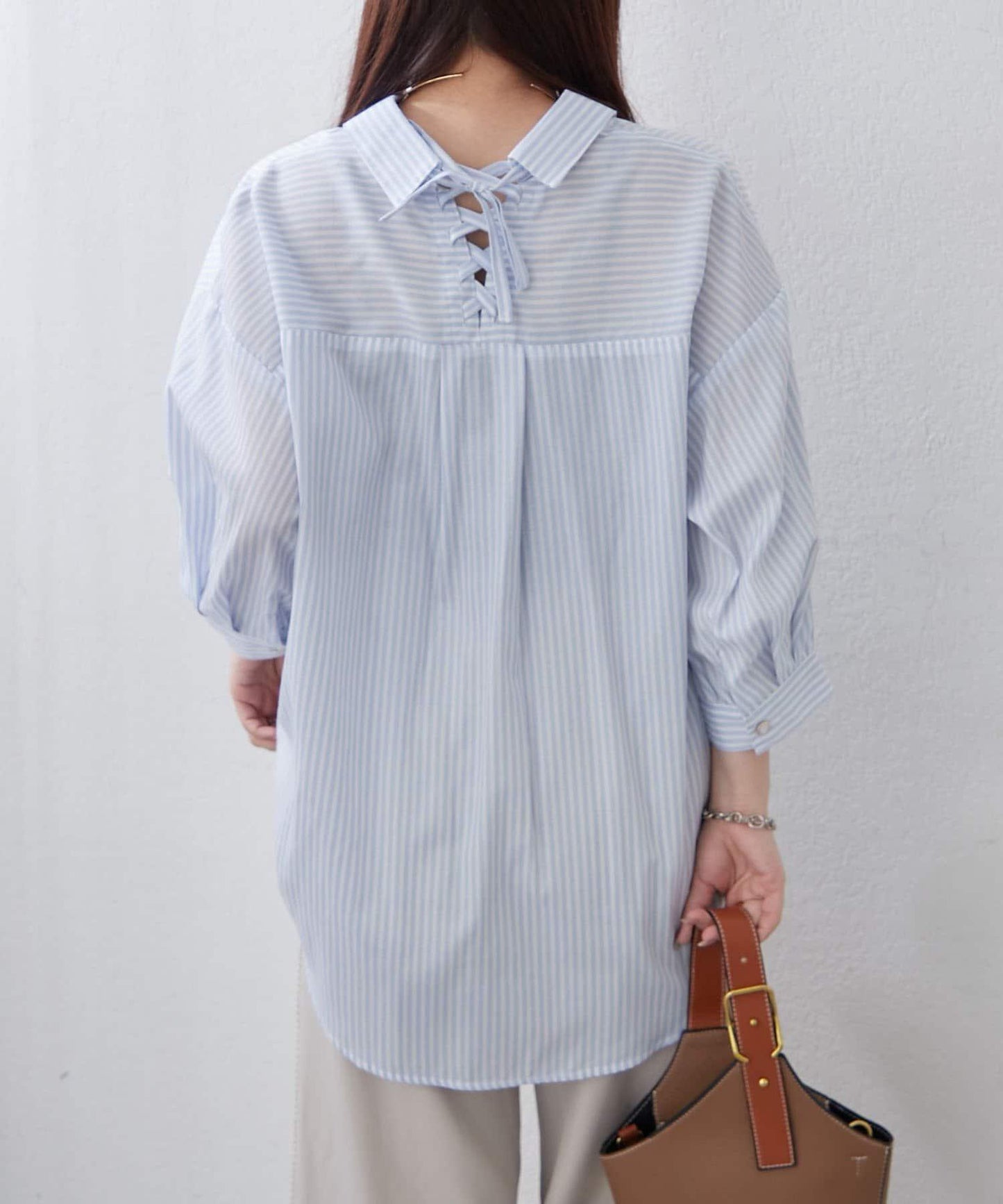 多種紐扣竹筍褶女襯衫