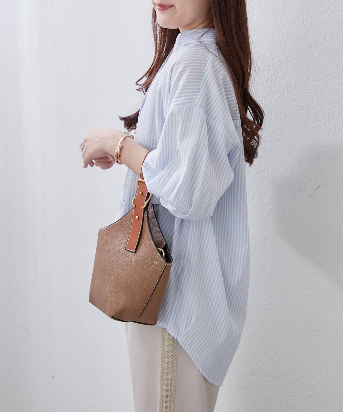 多種紐扣竹筍褶女襯衫