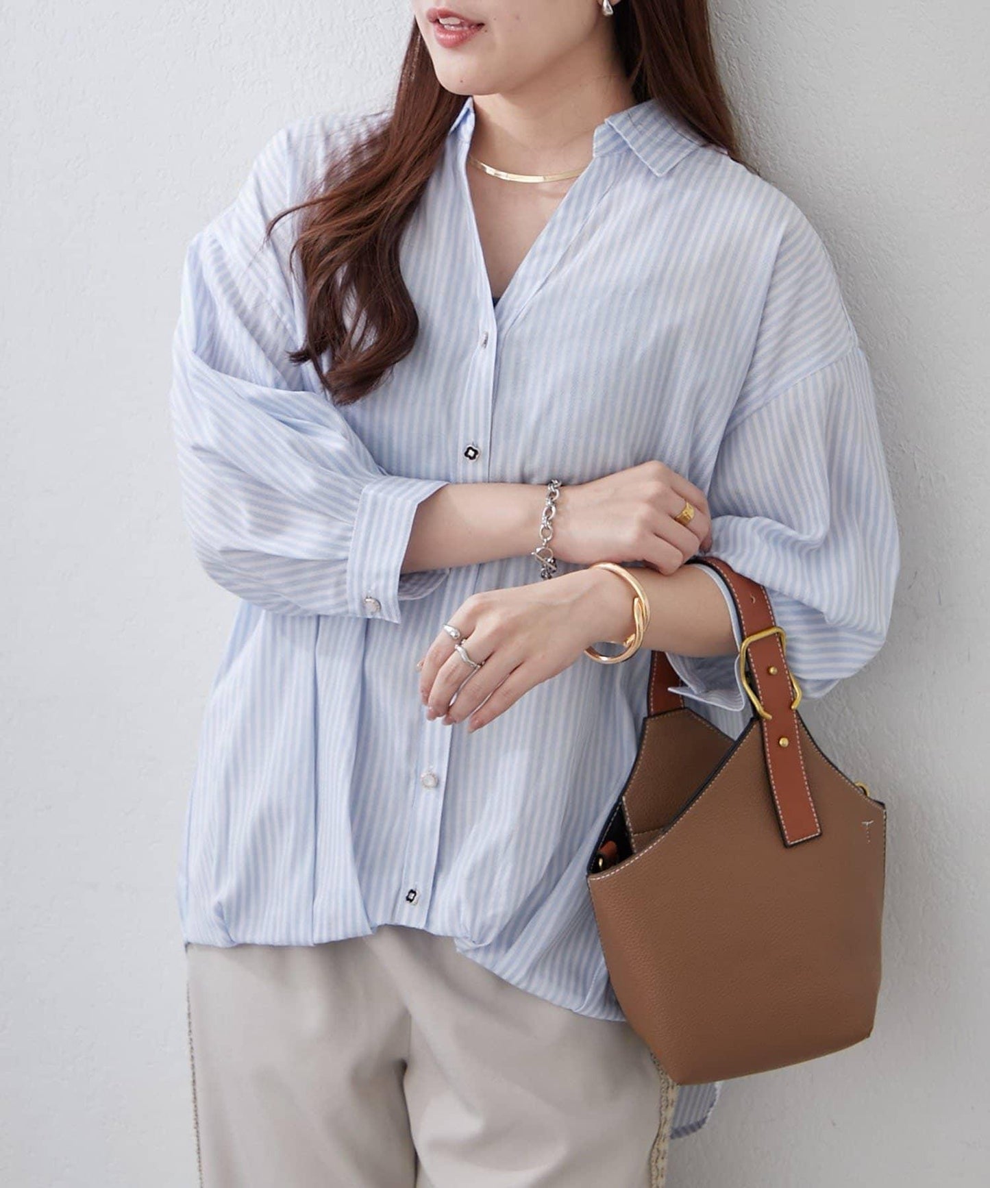 多種紐扣竹筍褶女襯衫