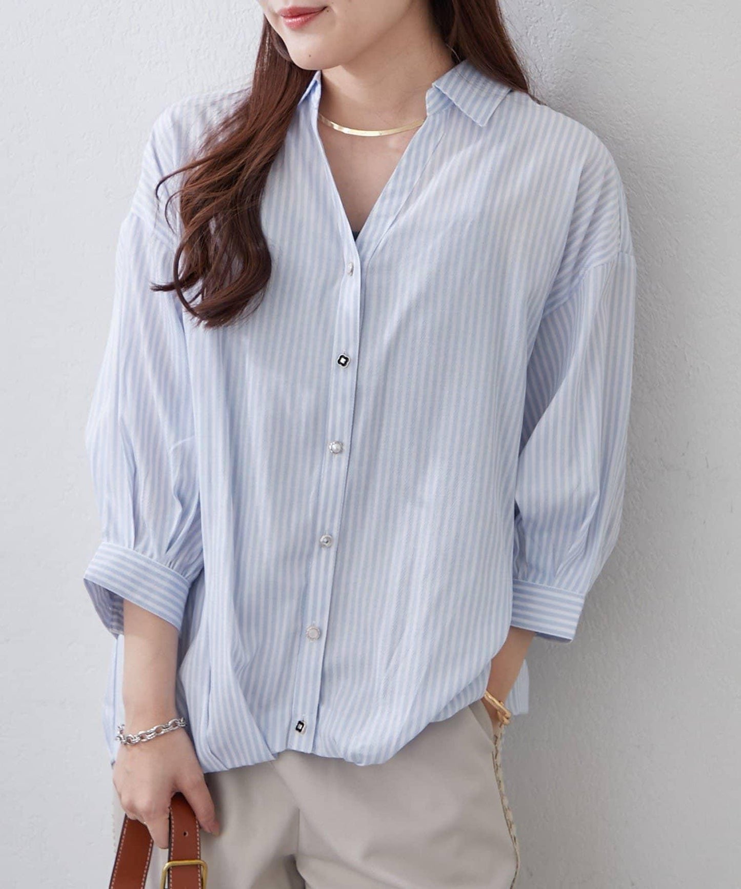 多種紐扣竹筍褶女襯衫