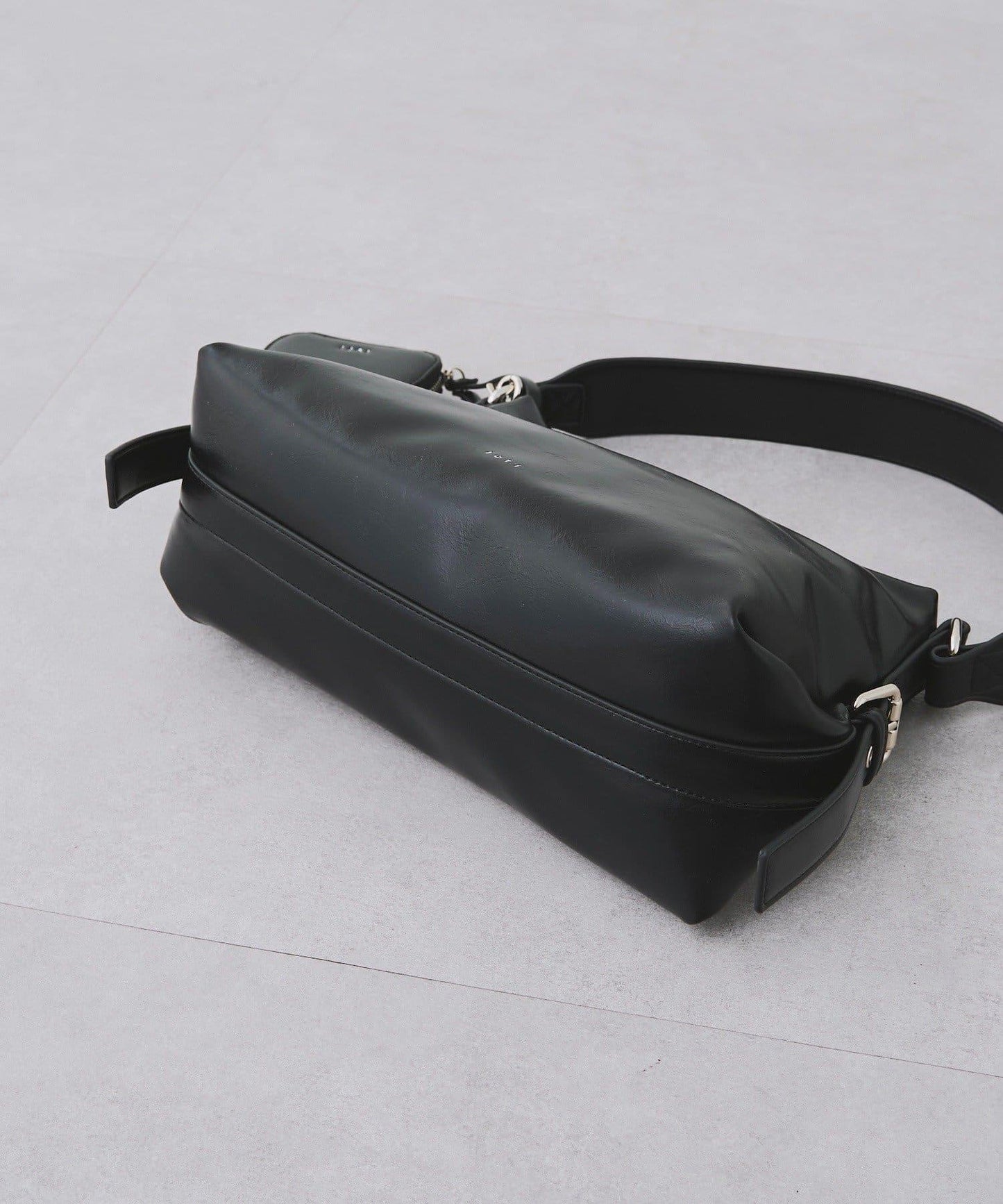 loti 豆形帶鏡收納包