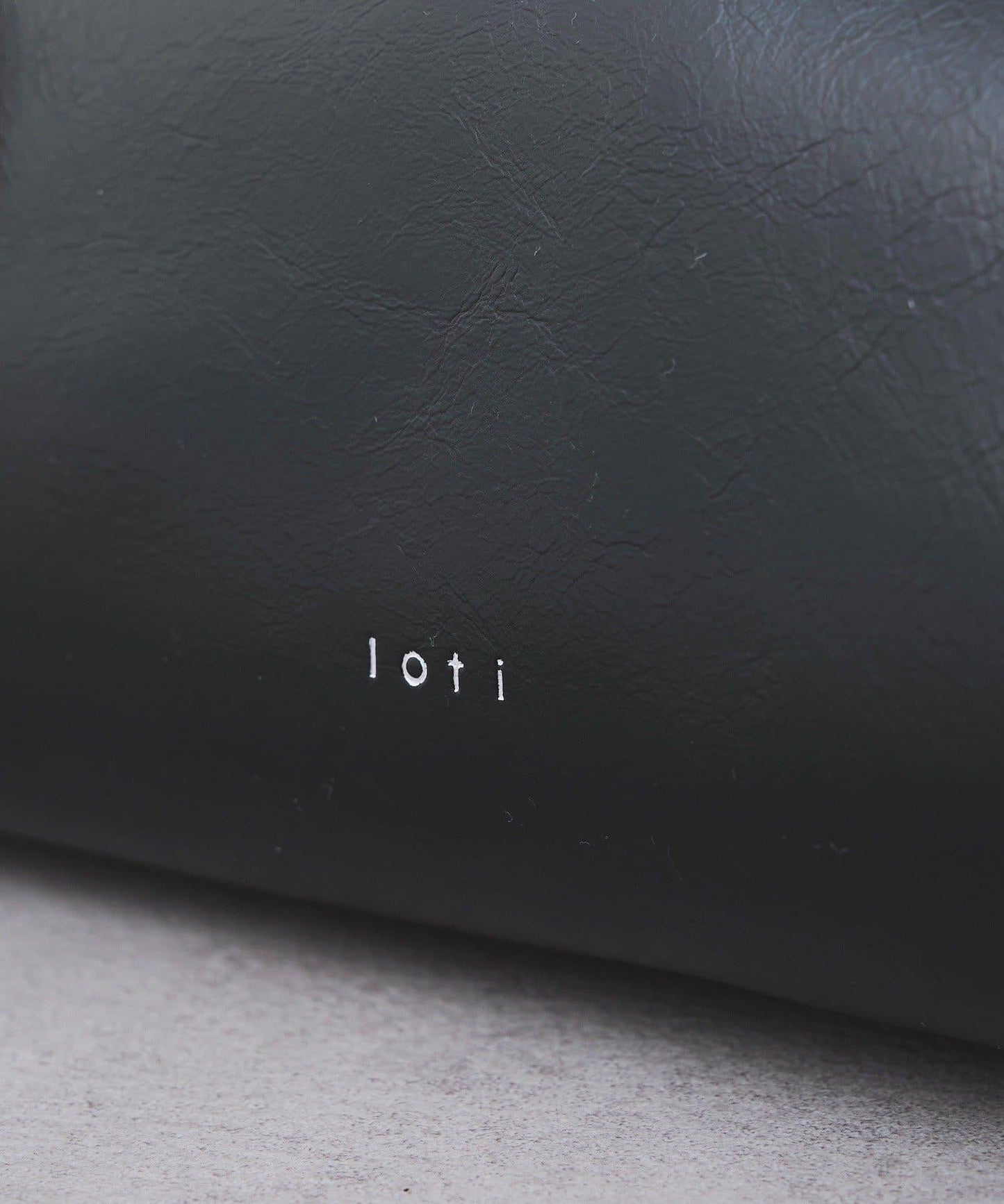 loti 豆形帶鏡收納包