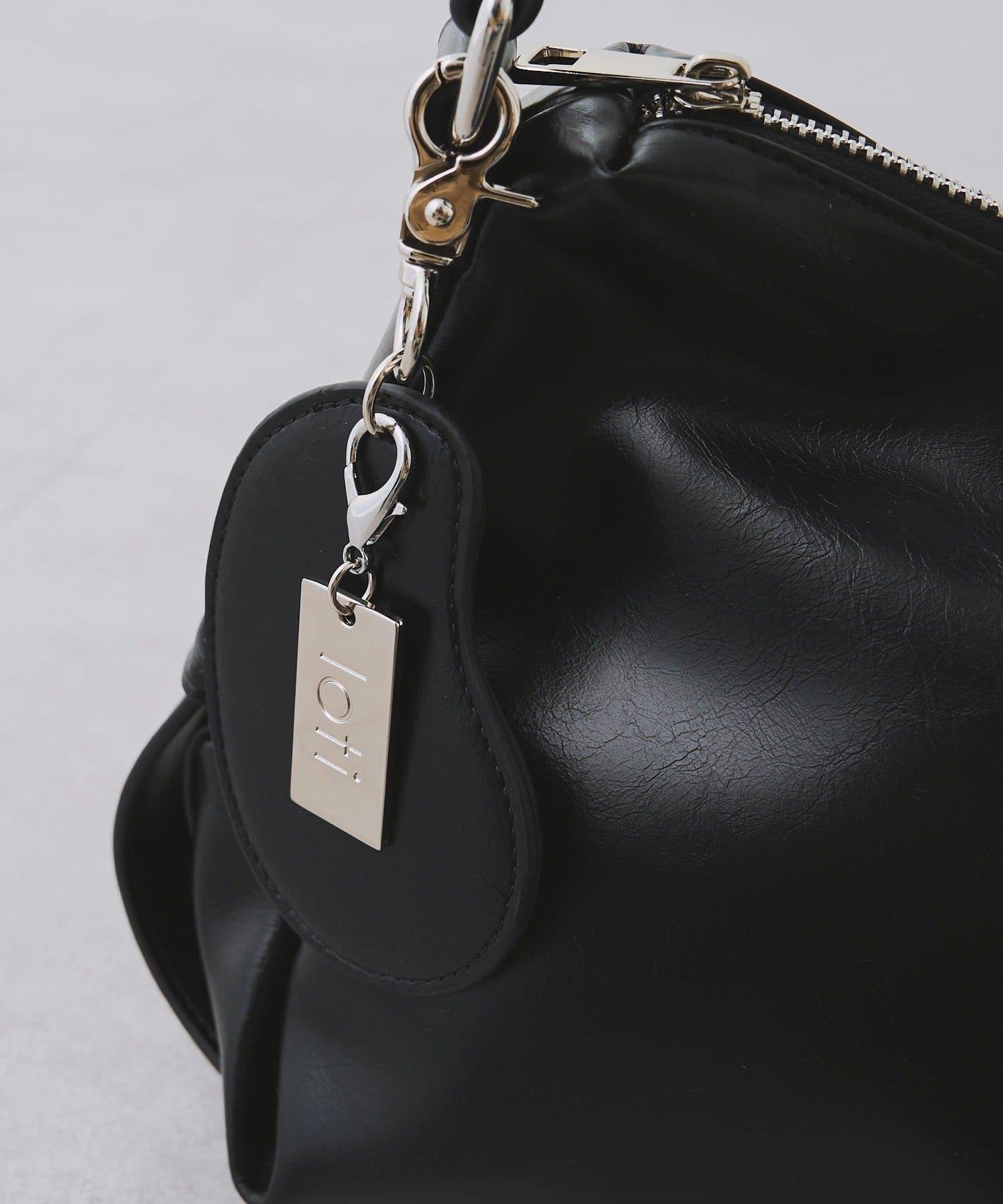 loti 豆形帶鏡收納包