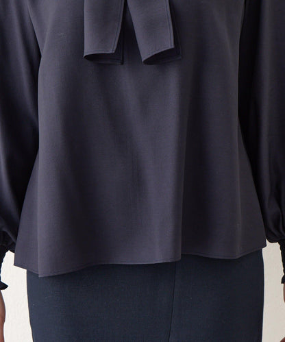 蝴蝶結繫帶 抽褶設計 女襯衫