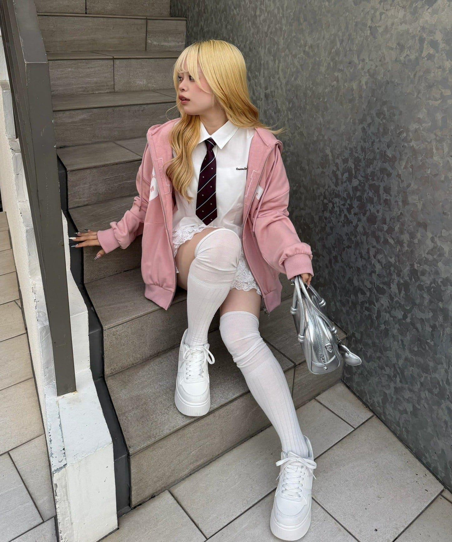 ANOTHER BRANCH 校園風附領帶襯衫