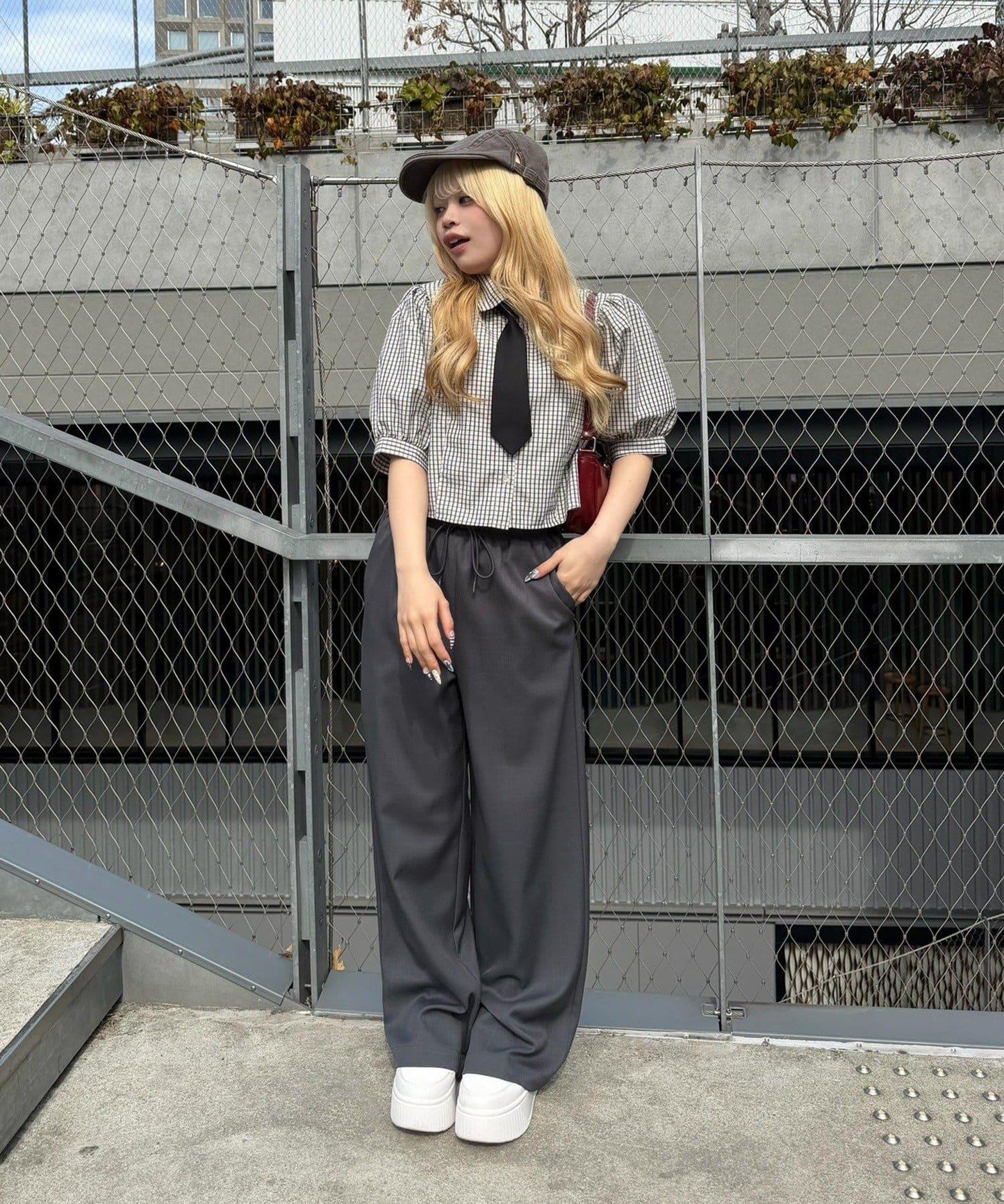 ANOTHER BRANCH 校園風附領帶襯衫