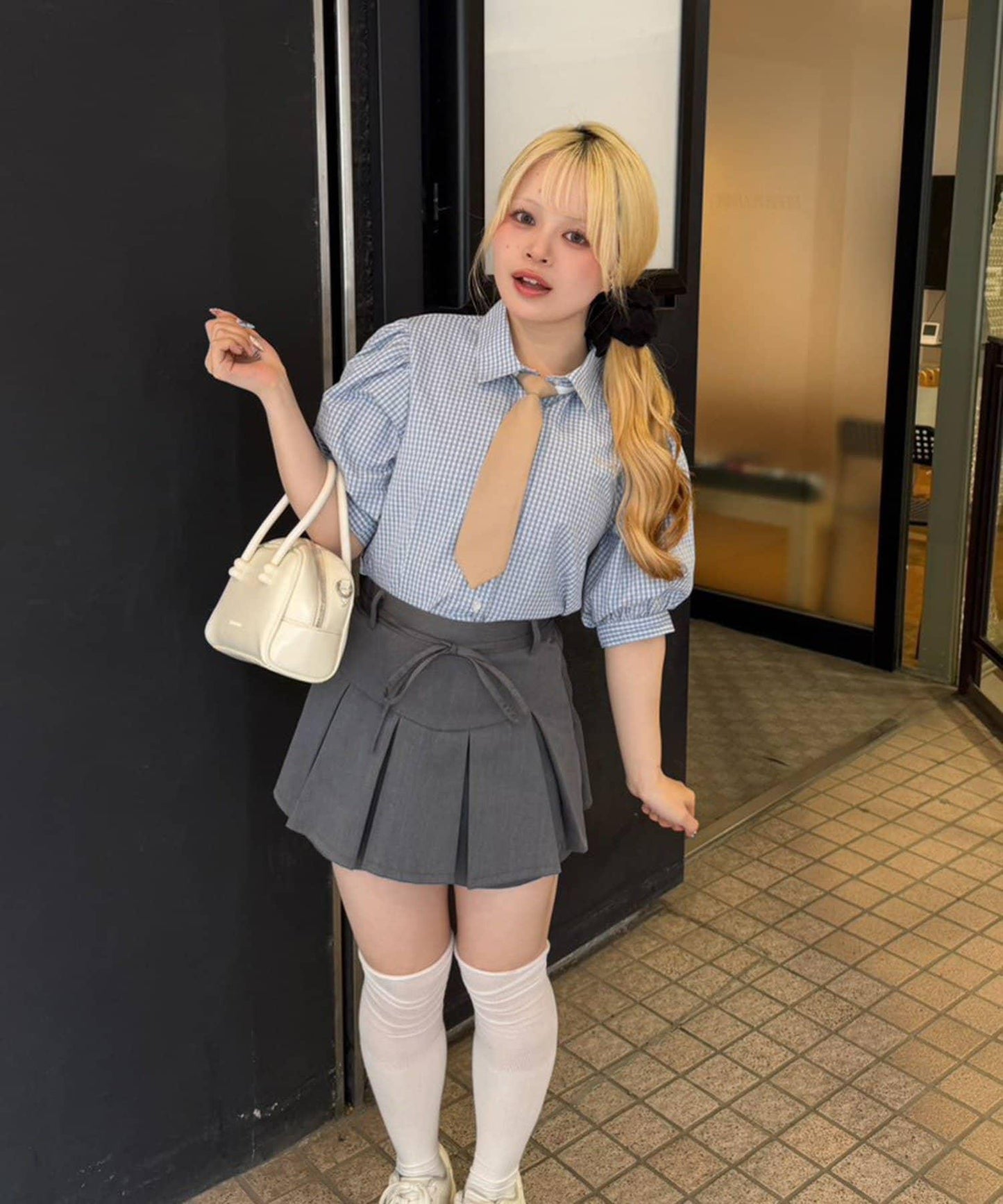 ANOTHER BRANCH 校園風附領帶襯衫