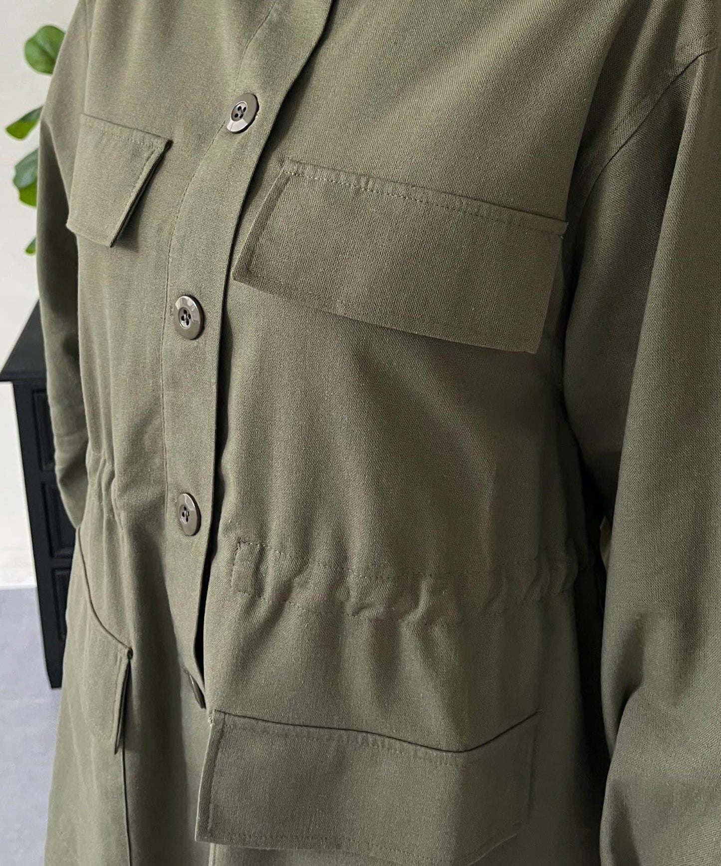 抽繩荷葉擺軍裝風襯衫