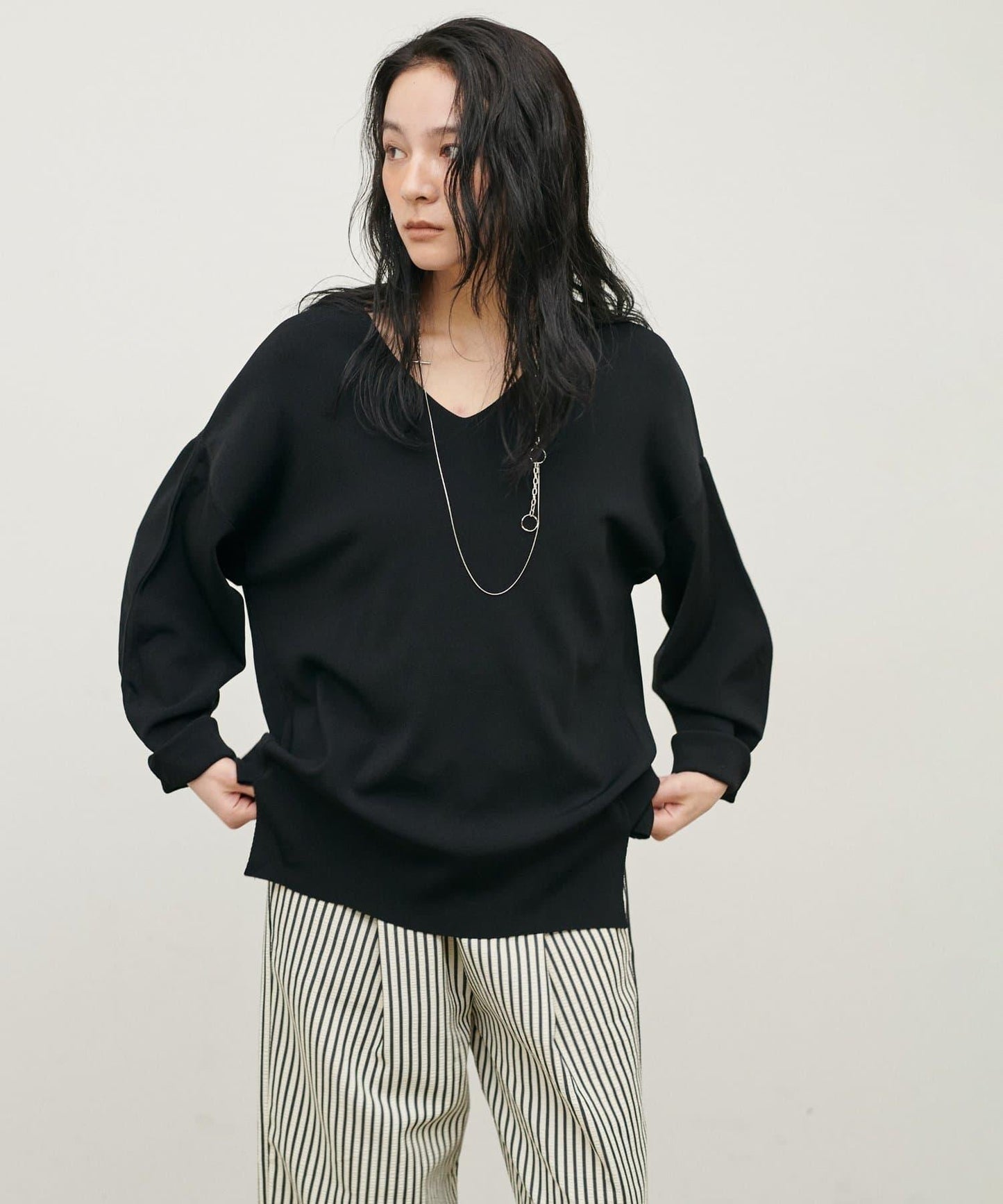 UV接觸冷感 寬鬆 deep V 針織上衣