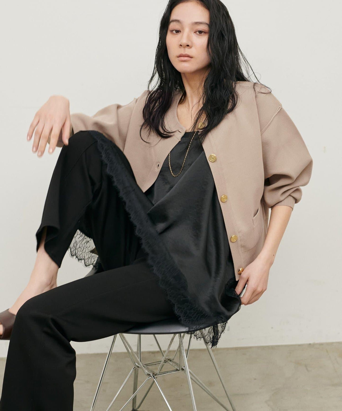 含Logo金扣聚酯圓領針織開衫