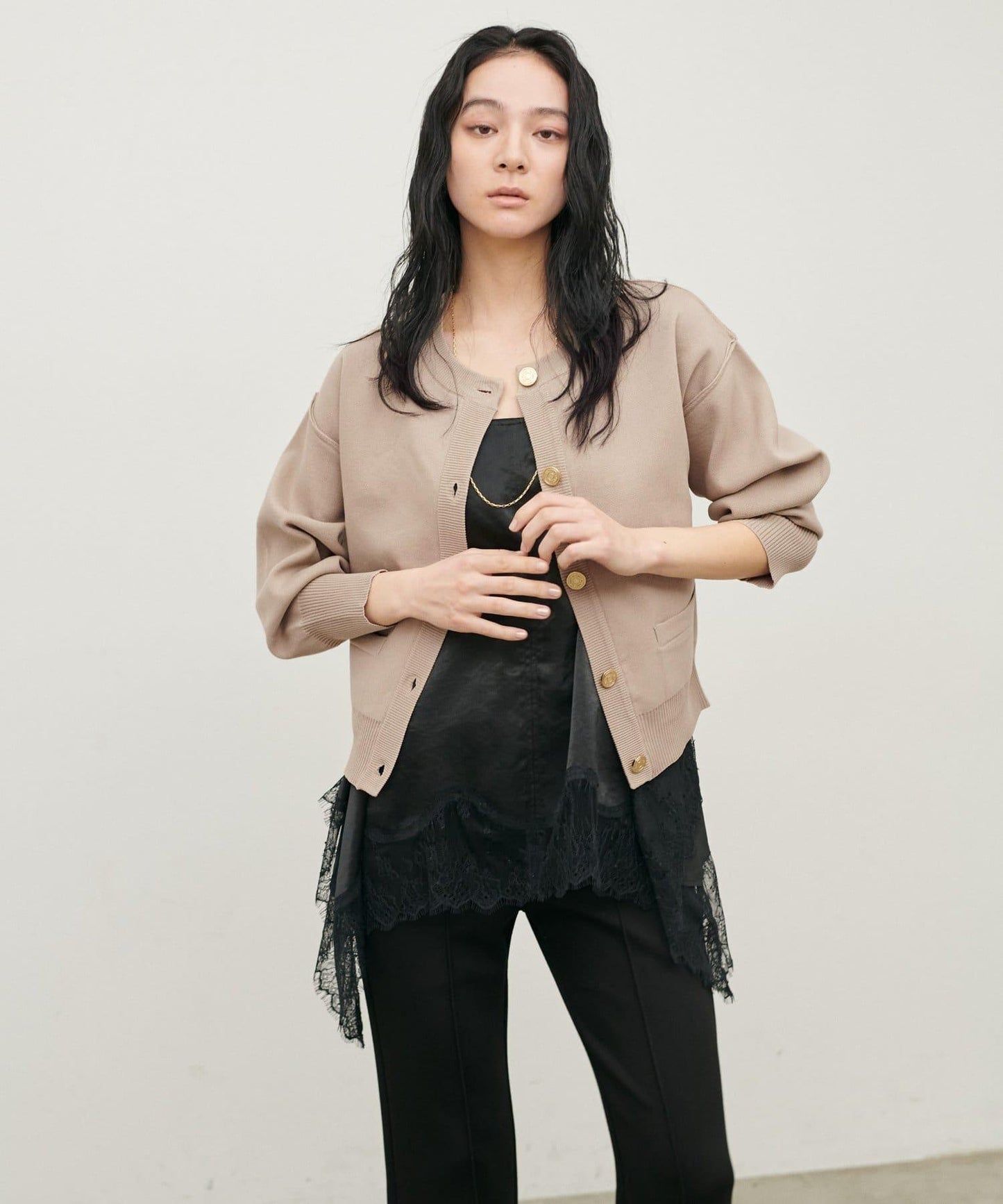 含Logo金扣聚酯圓領針織開衫