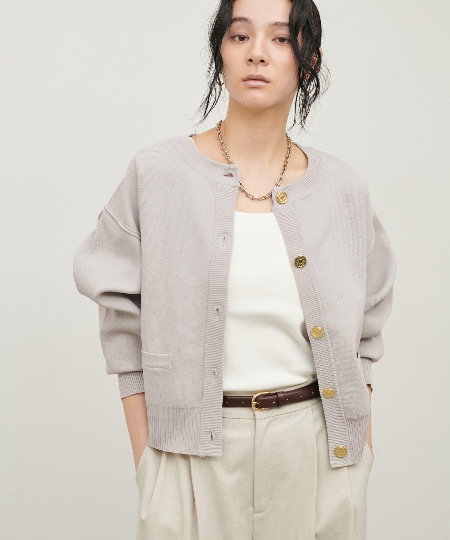 含Logo金扣聚酯圓領針織開衫