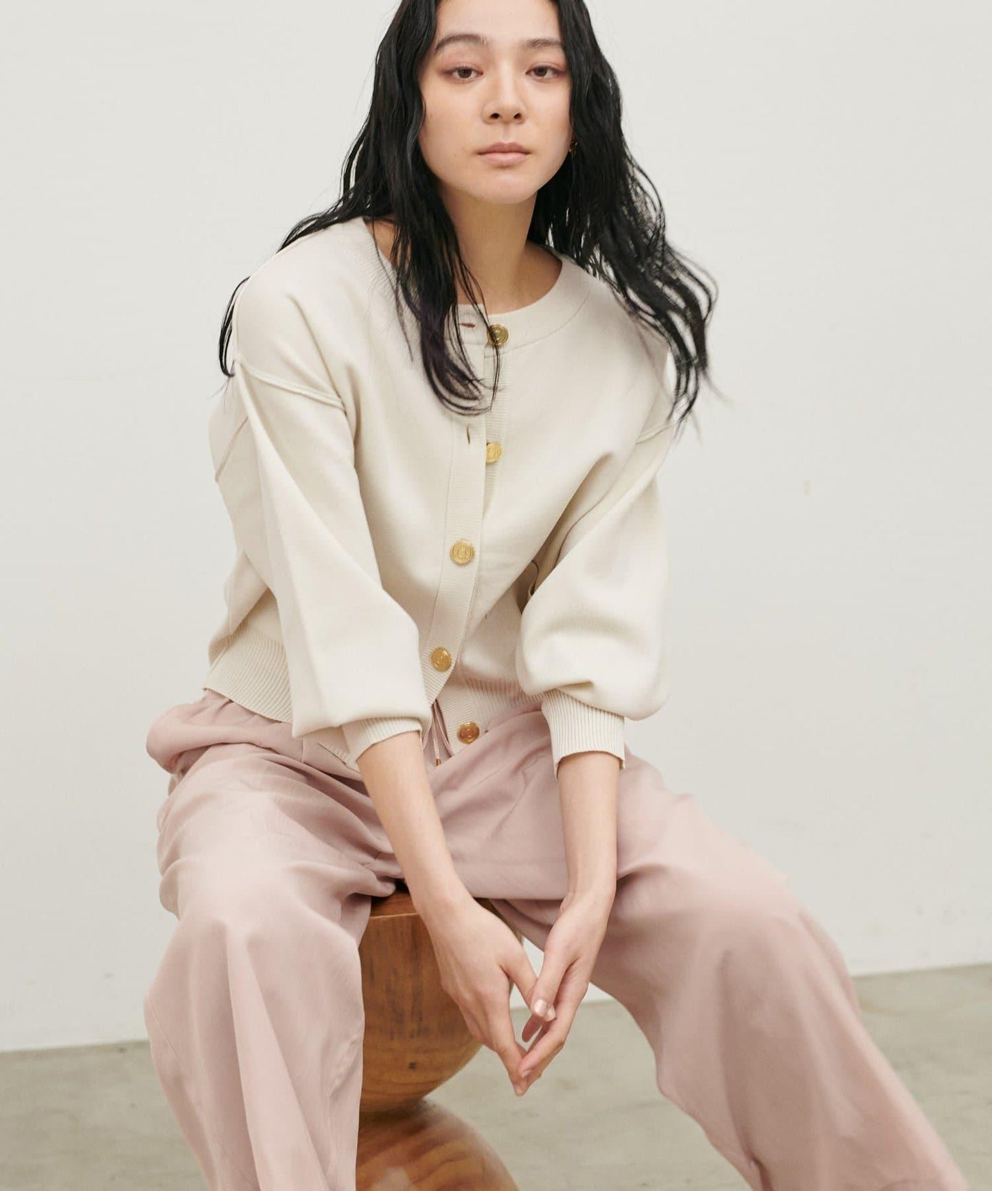 含Logo金扣聚酯圓領針織開衫