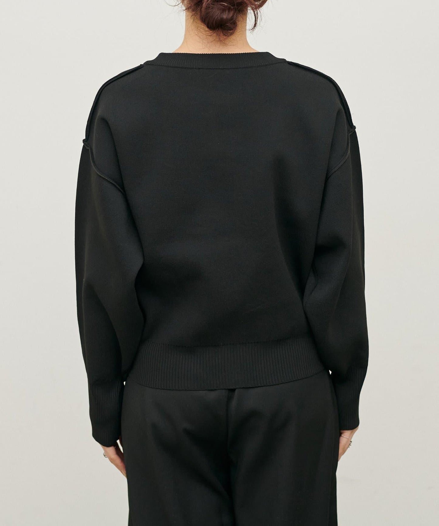 含Logo金扣聚酯圓領針織開衫