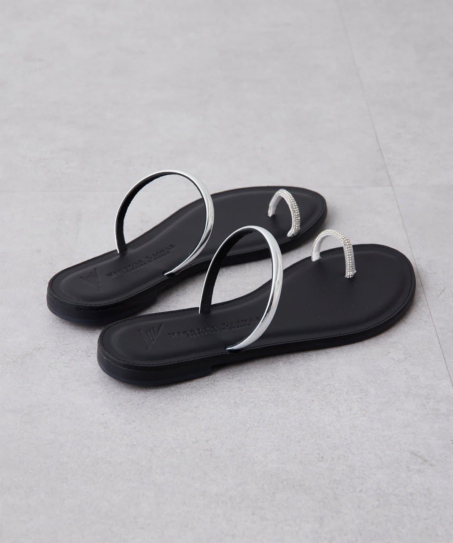 線上限定尺碼 NICOLAS LAINAS 聯名夾趾平底涼鞋