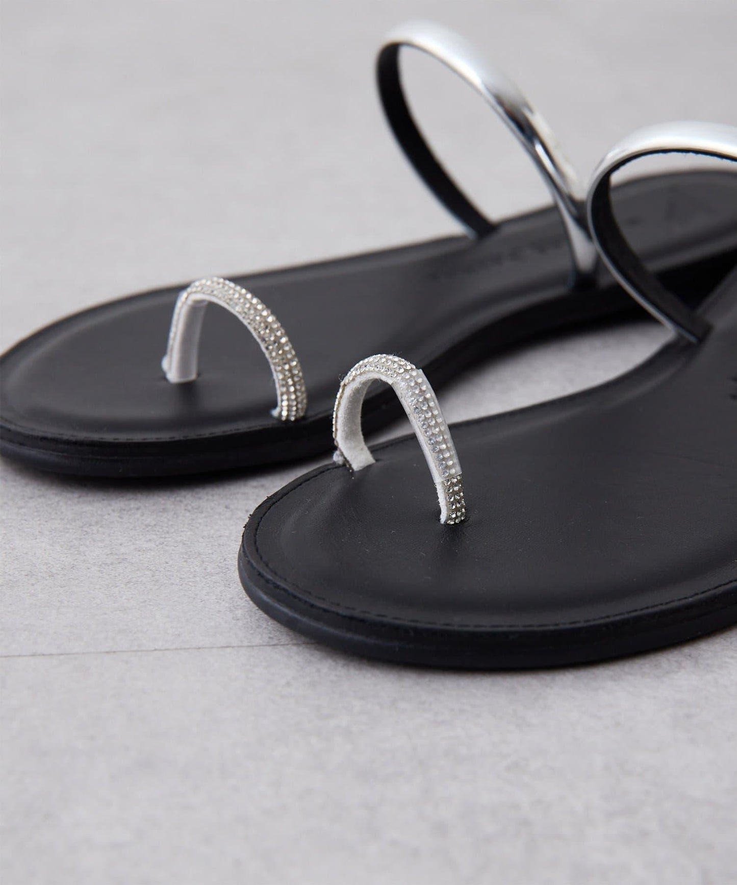 線上限定尺碼 NICOLAS LAINAS 聯名夾趾平底涼鞋