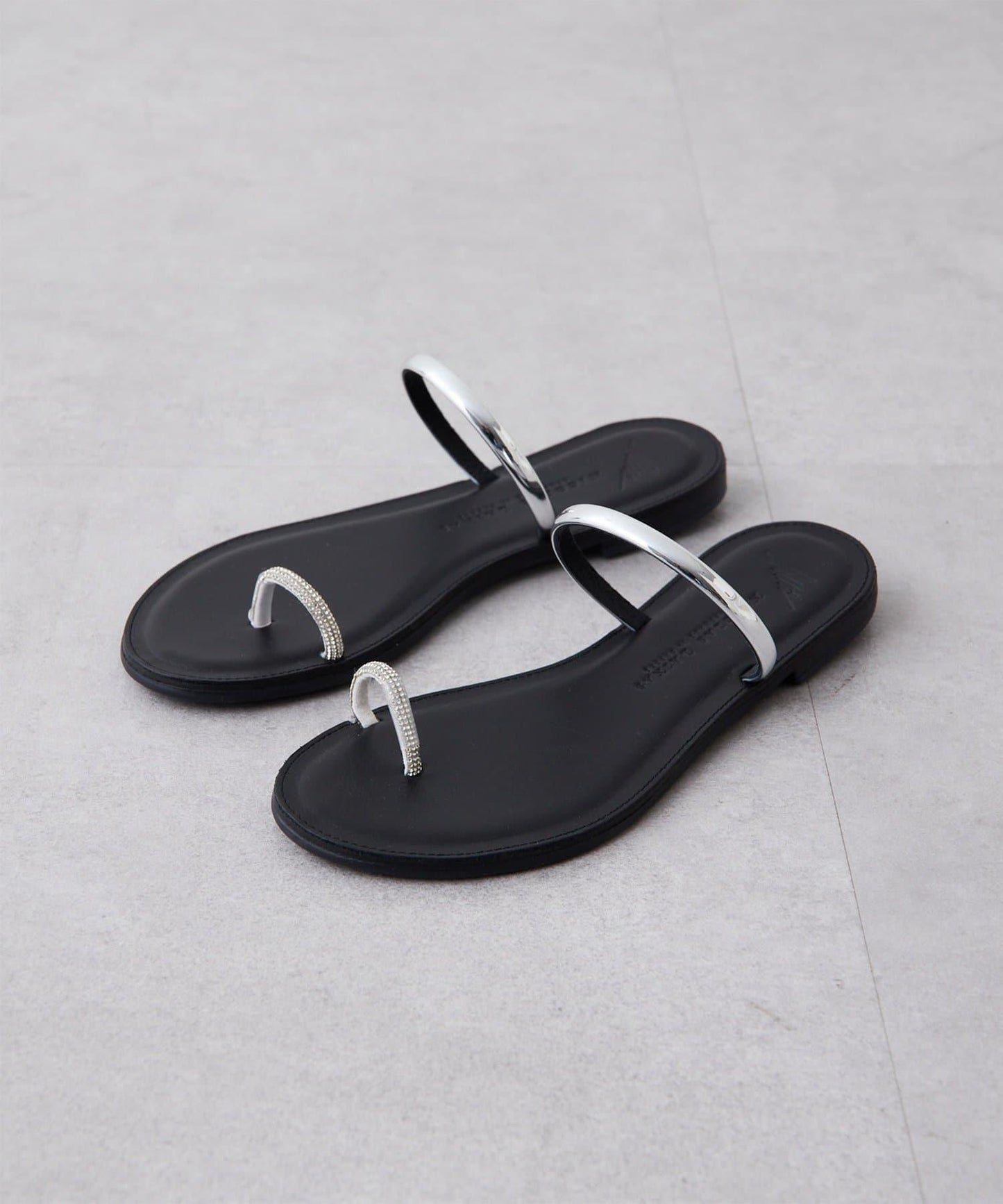 線上限定尺碼 NICOLAS LAINAS 聯名夾趾平底涼鞋