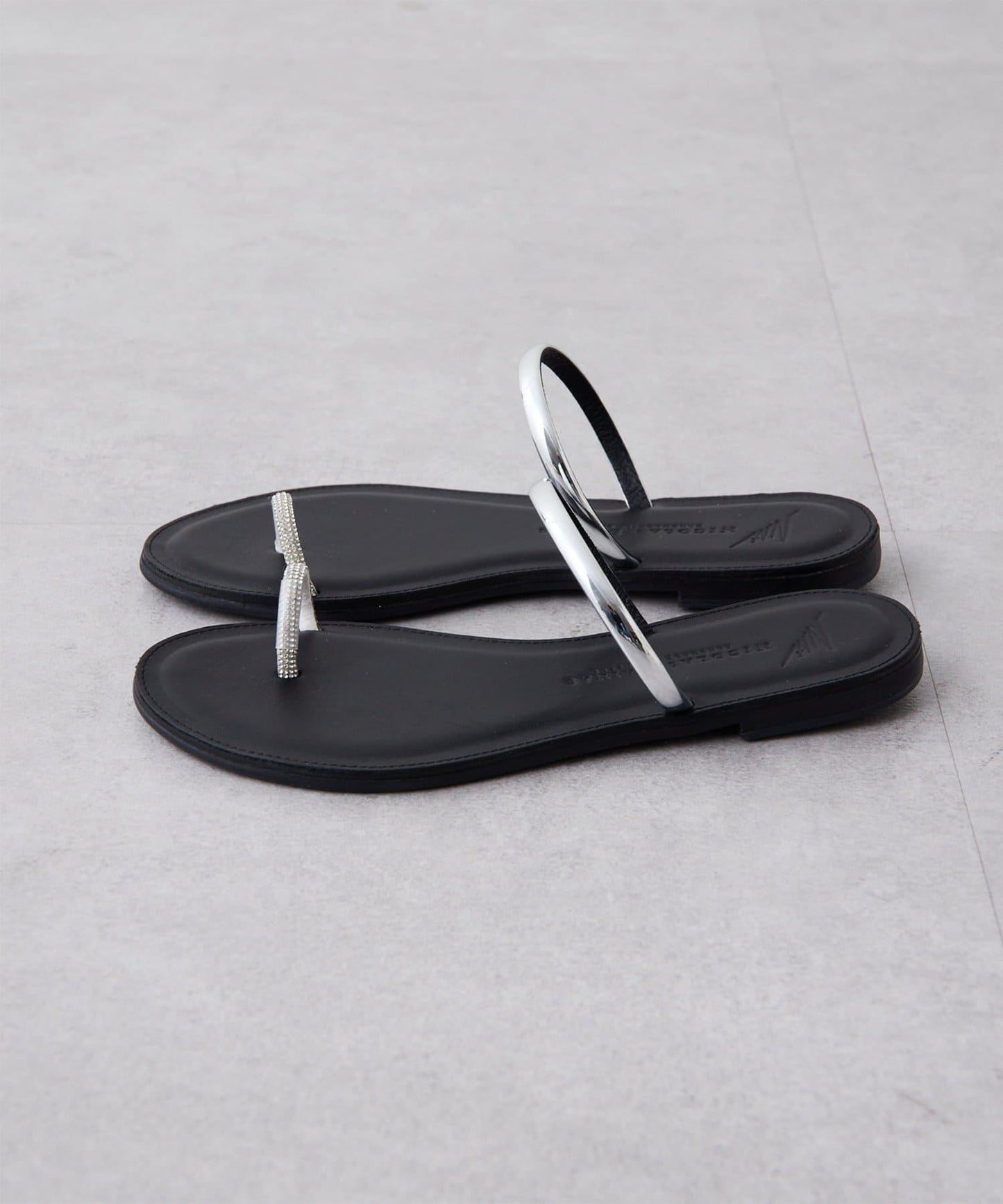 線上限定尺碼 NICOLAS LAINAS 聯名夾趾平底涼鞋