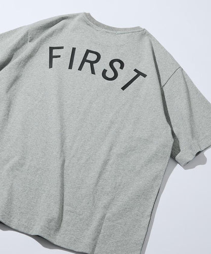 6盎司 前置Logo刺繡 後背印花 圓領T恤 PRINT ROUND FIRST