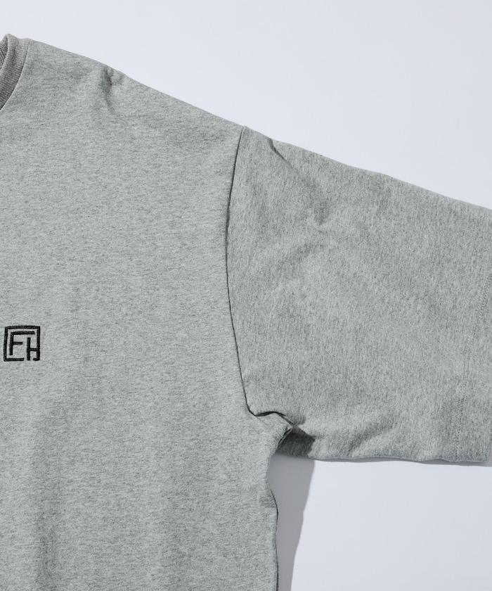 6盎司 前置Logo刺繡 後背印花 圓領T恤 PRINT ROUND FIRST