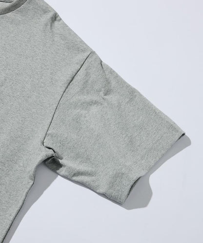 6盎司 前置Logo刺繡 後背印花 圓領T恤 PRINT ROUND FIRST