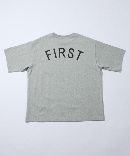 6盎司 前置Logo刺繡 後背印花 圓領T恤 PRINT ROUND FIRST